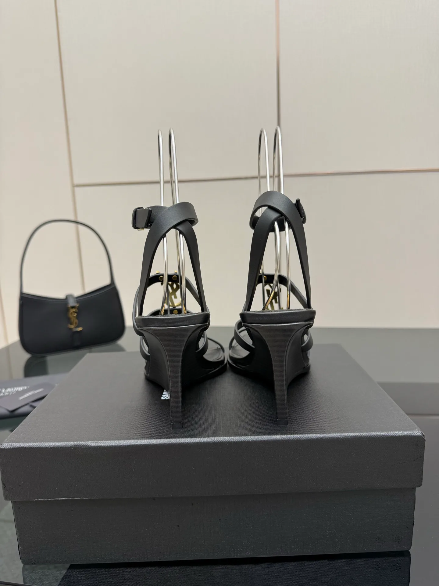 Босоножки Женские Saint Laurent 13164416