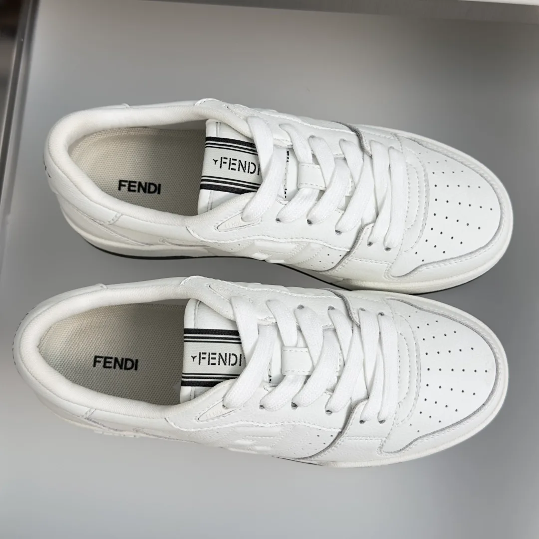 Кроссовки Женские Fendi 17729642