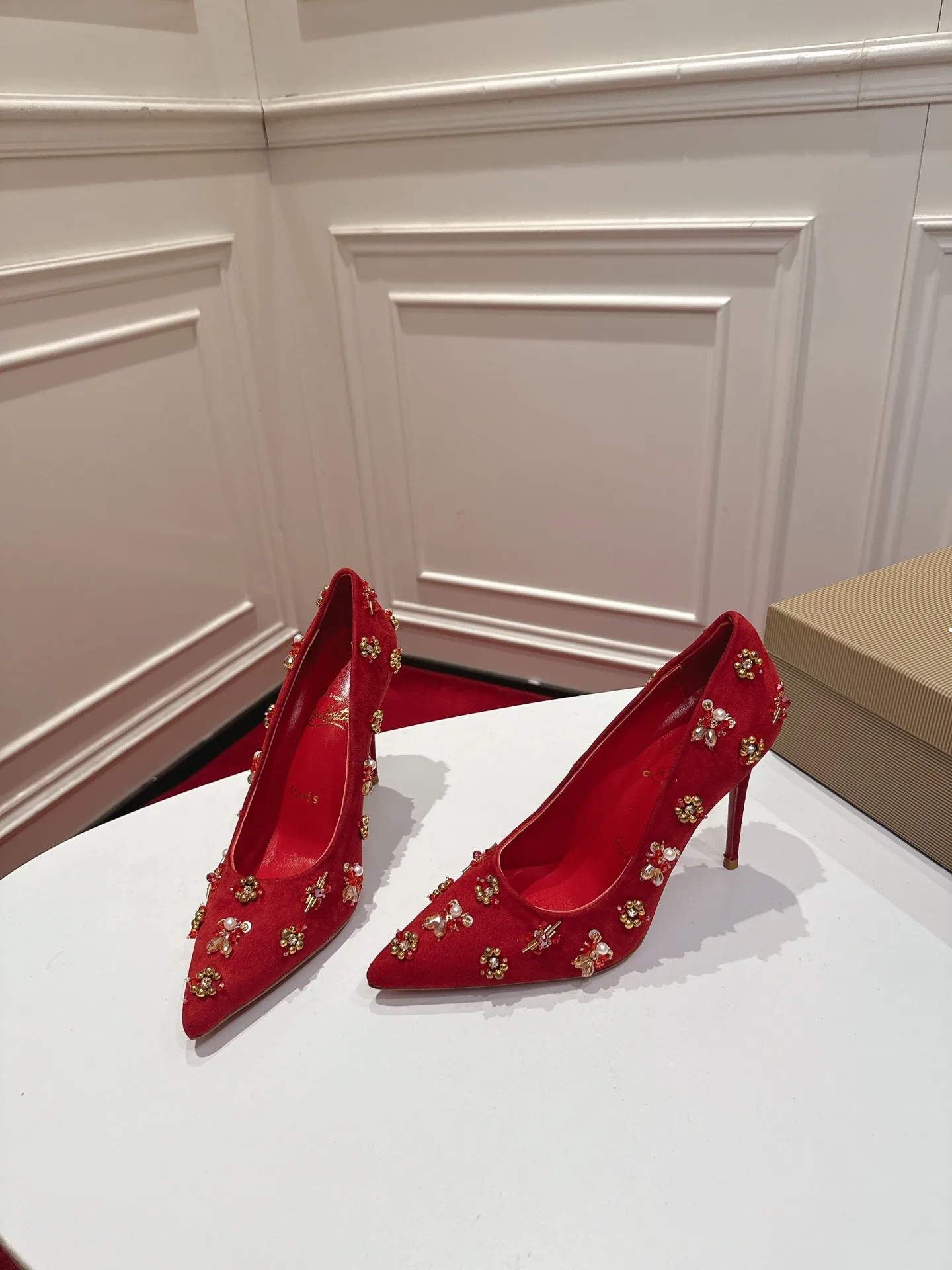 Туфли Женские Christian Louboutin 17057835