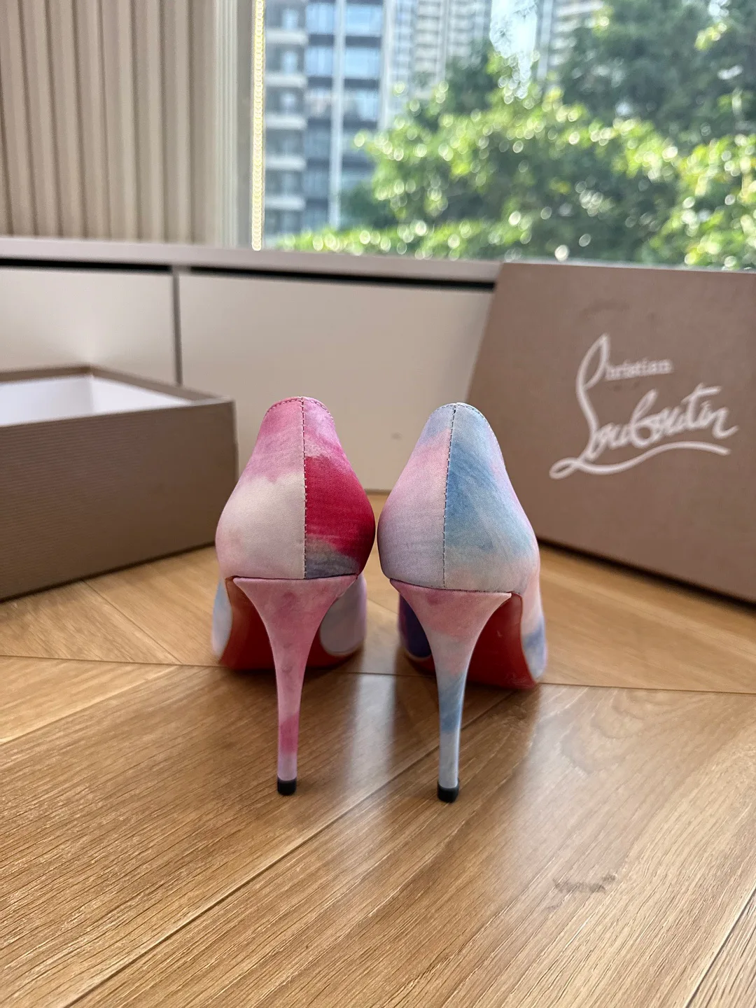 Туфли Женские Christian Louboutin 17480775