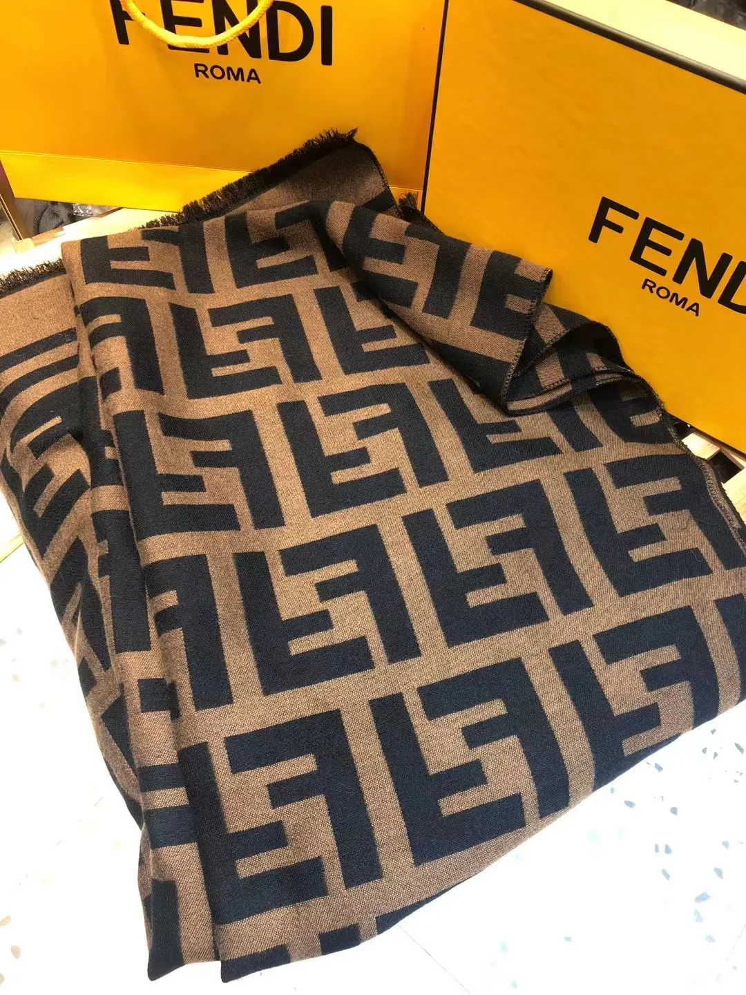 Шарфы Fendi 438411
