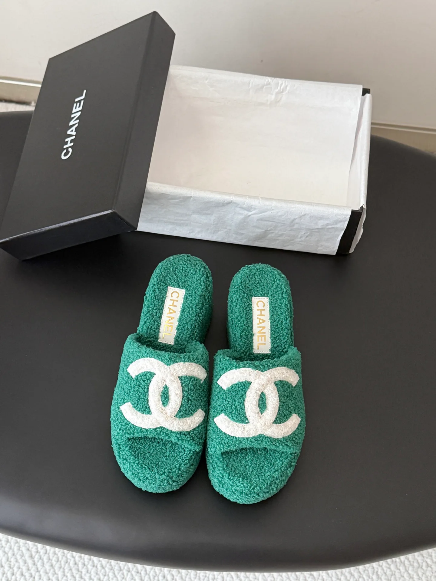 Тапочки Женские Chanel 18700075