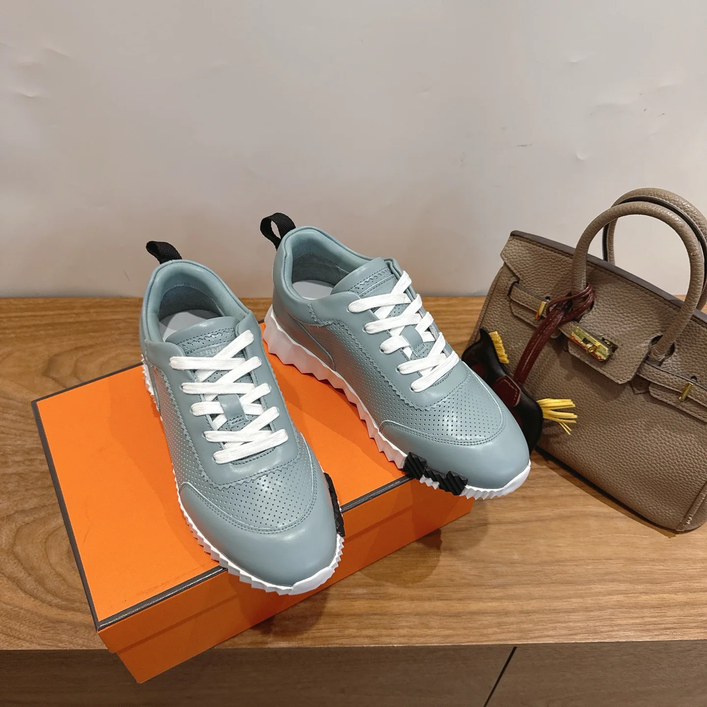 Кроссовки Женские Hermes 17414537