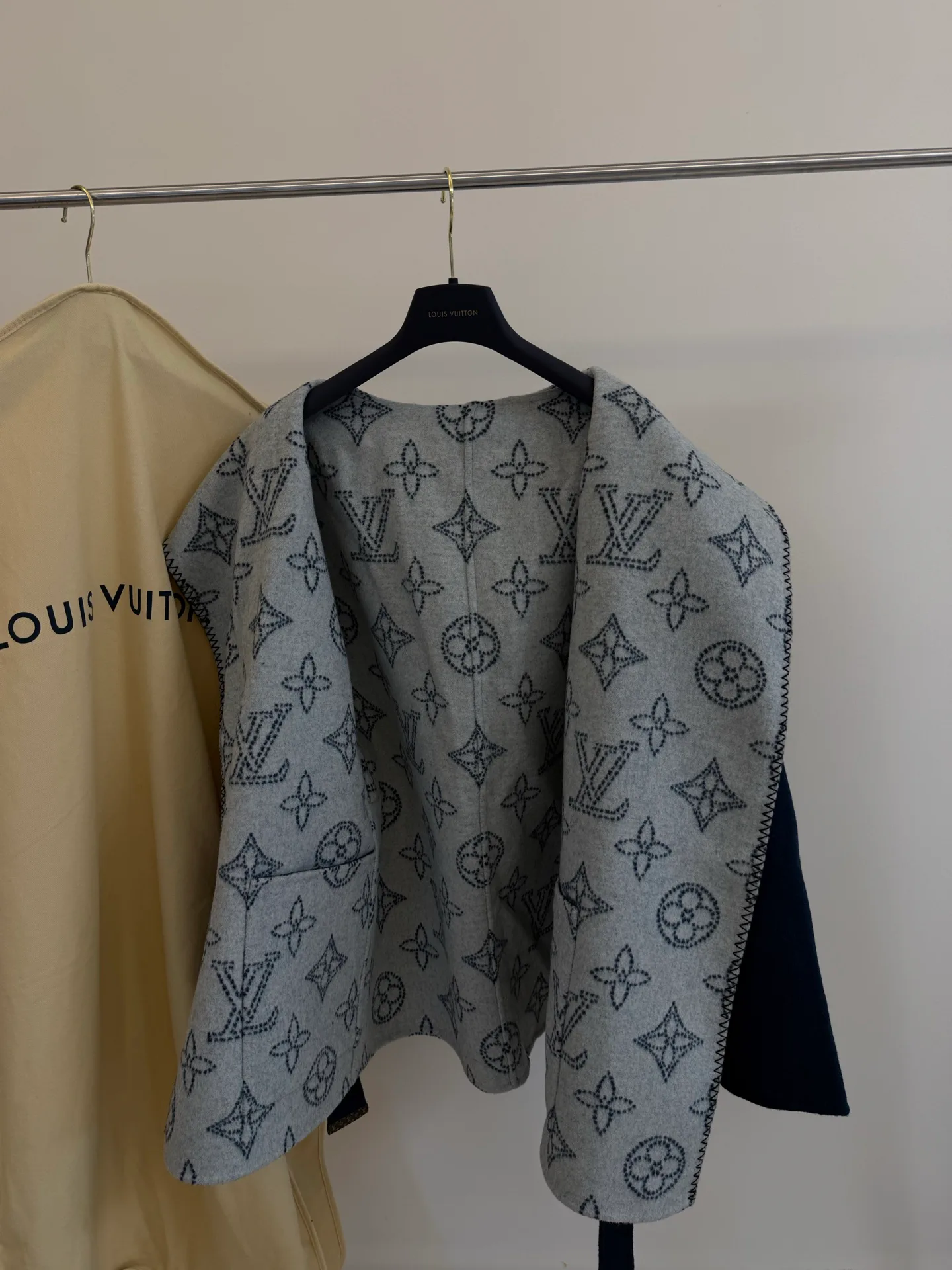 Пальто Женские Louis Vuitton 18601493