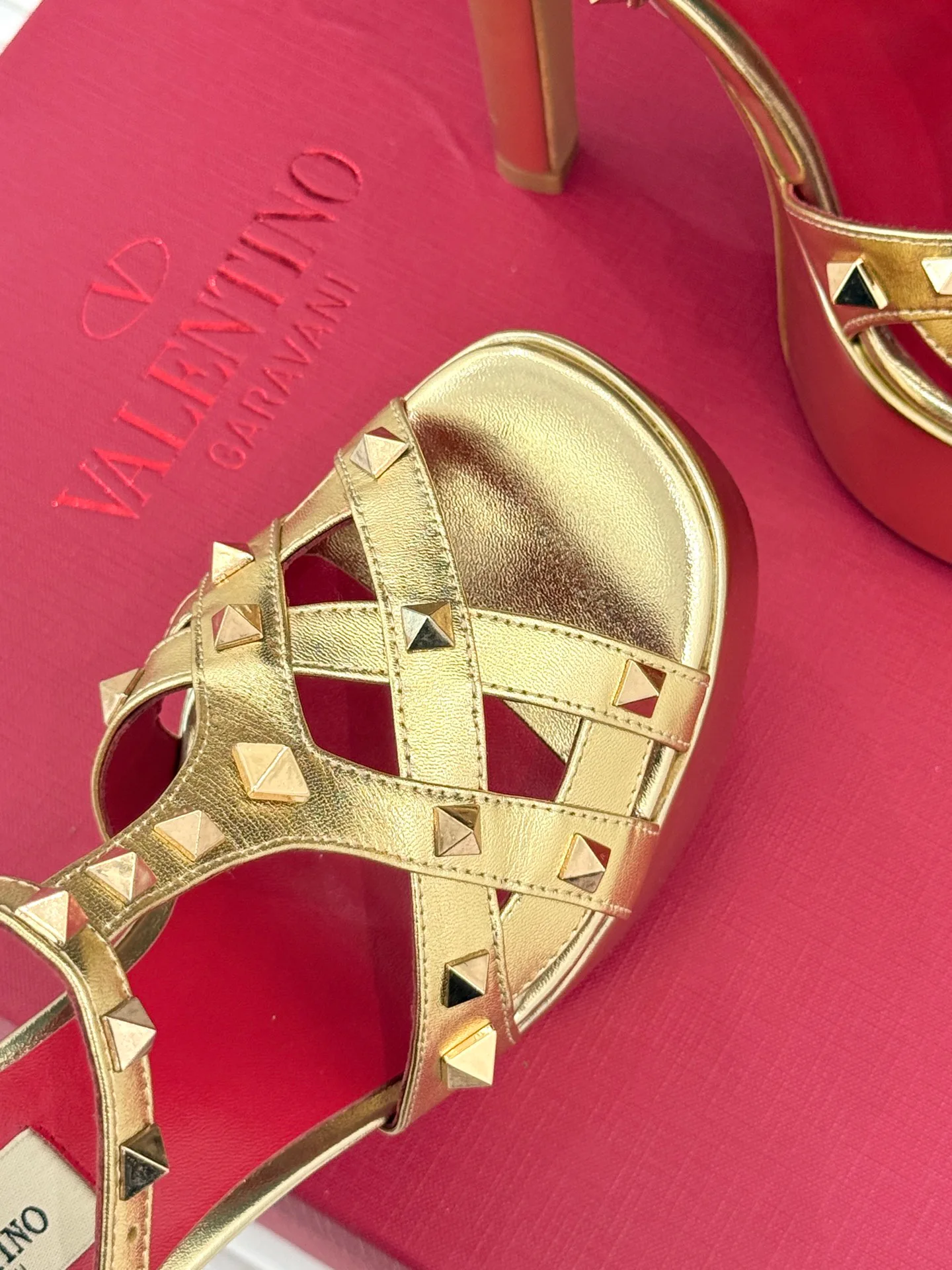 Босоножки Женские Valentino 18198291
