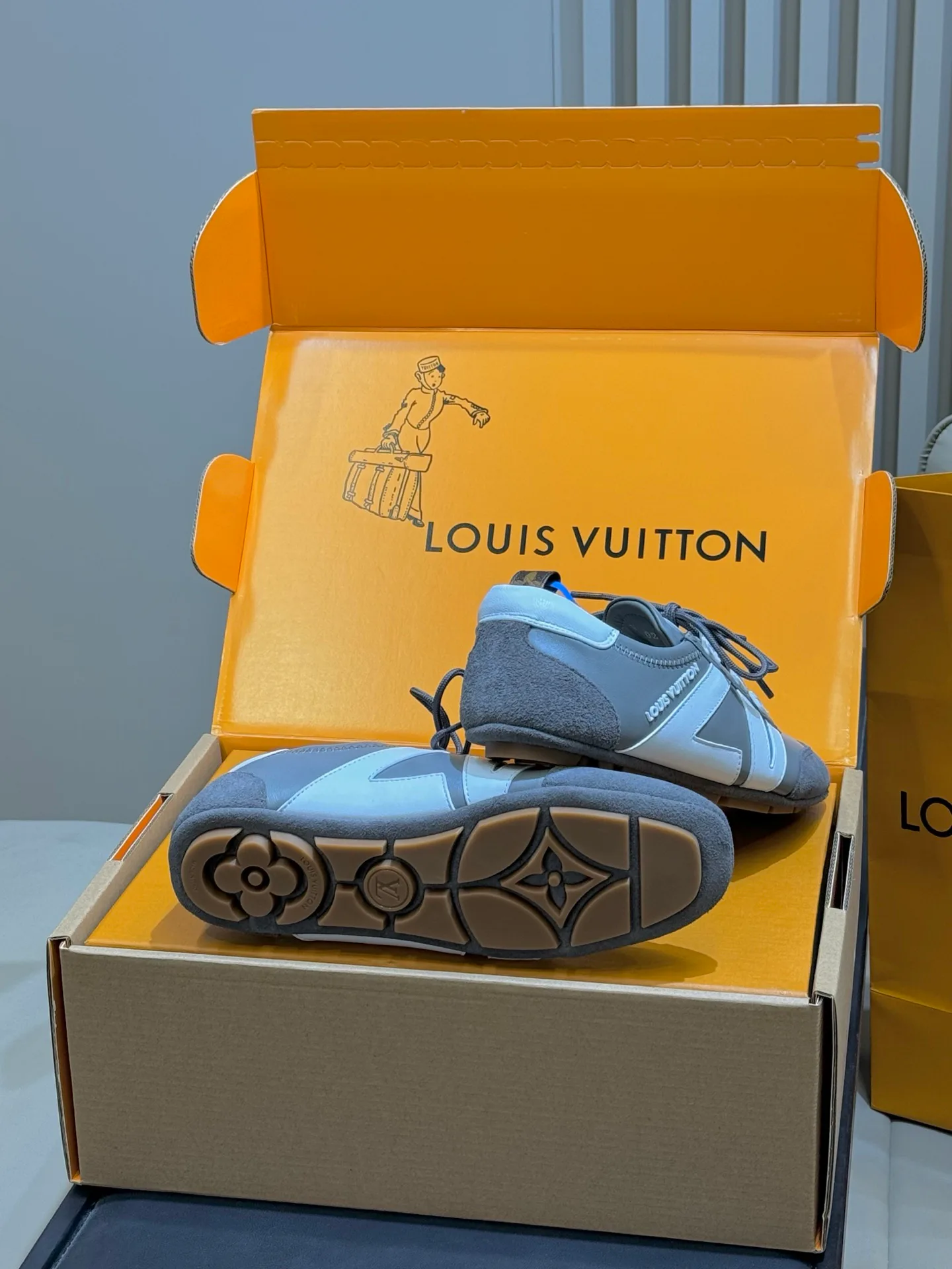 Кроссовки Женские Louis Vuitton 870489