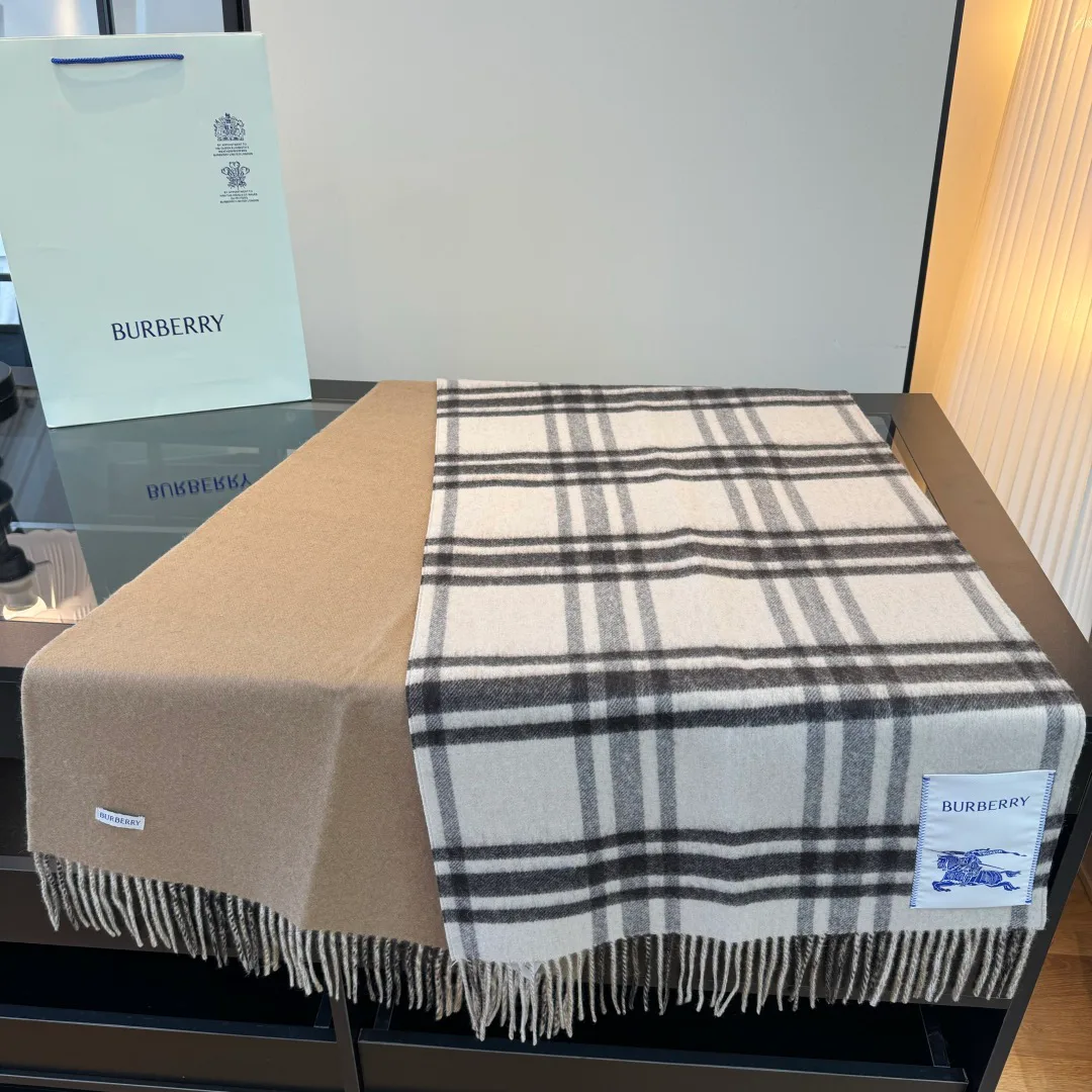 Шарфы Burberry 18627289