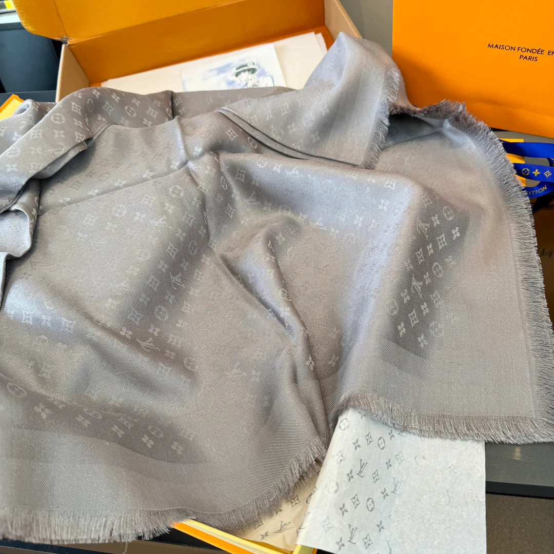Шарфы Louis Vuitton 17827482