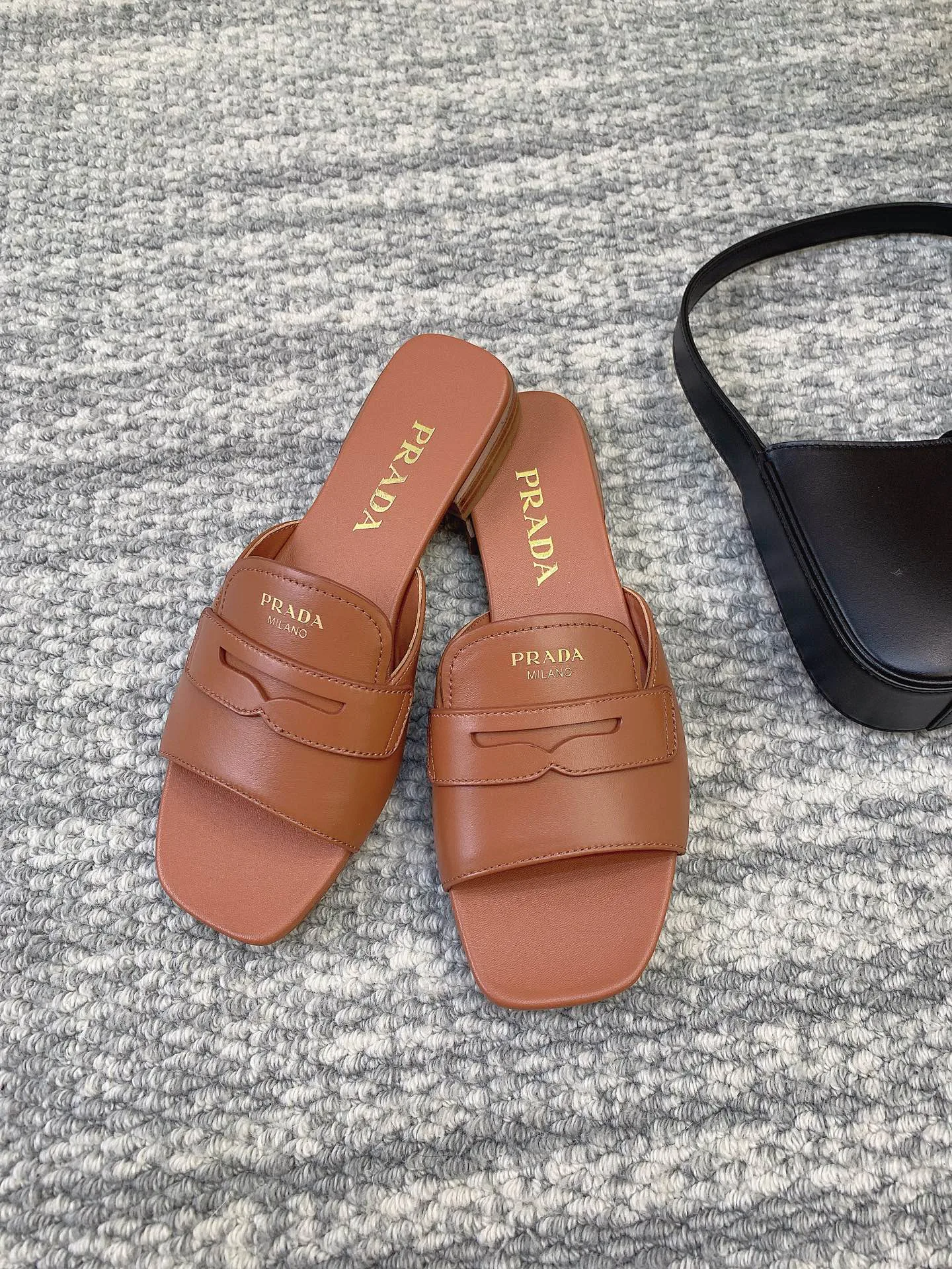 Босоножки Женские Prada 13229050