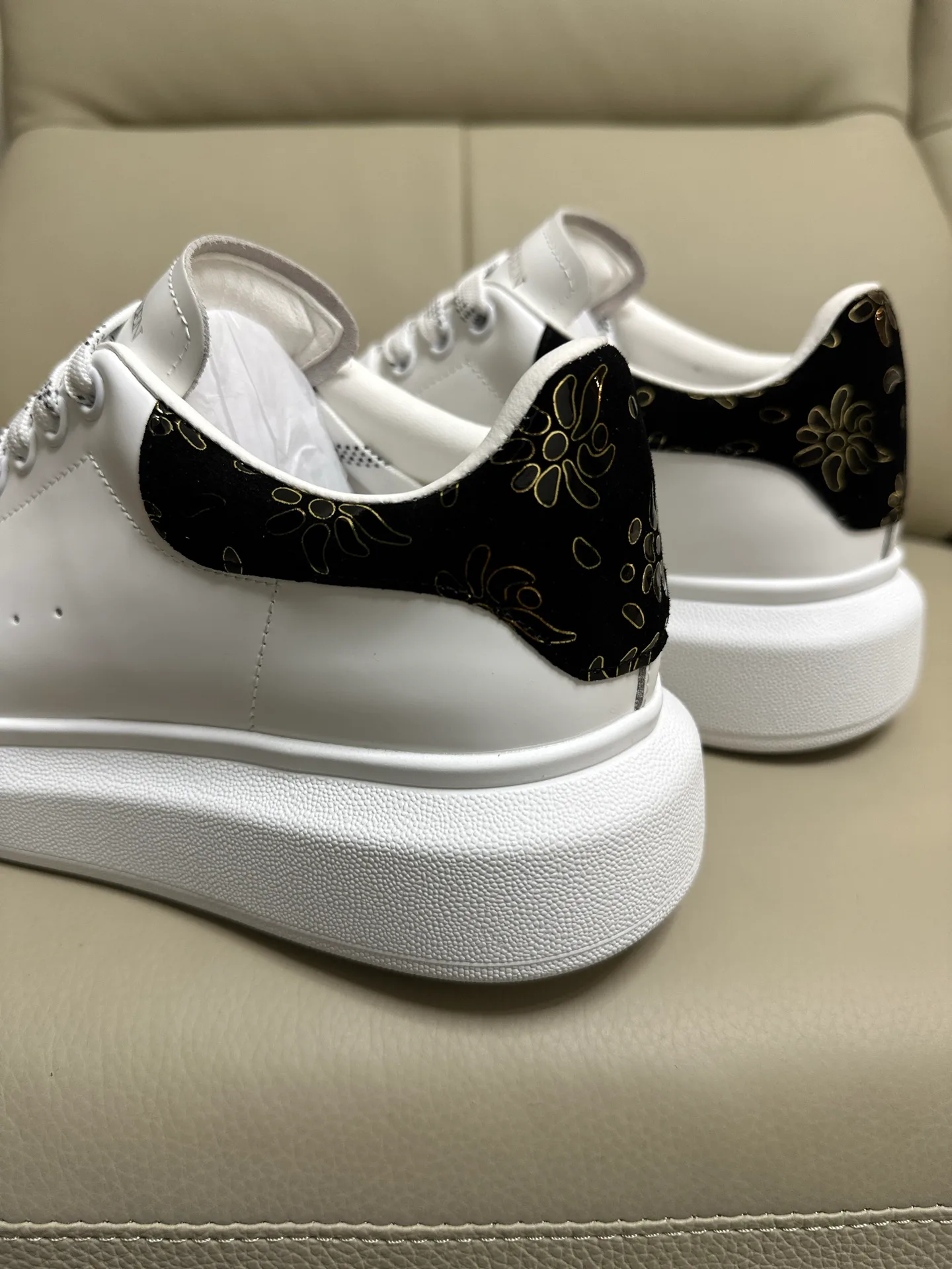 Кроссовки Женские Alexander Mcqueen 18616713