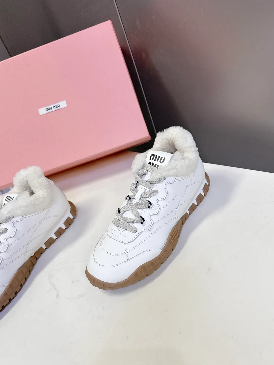 Кроссовки Женские Miu Miu 244012