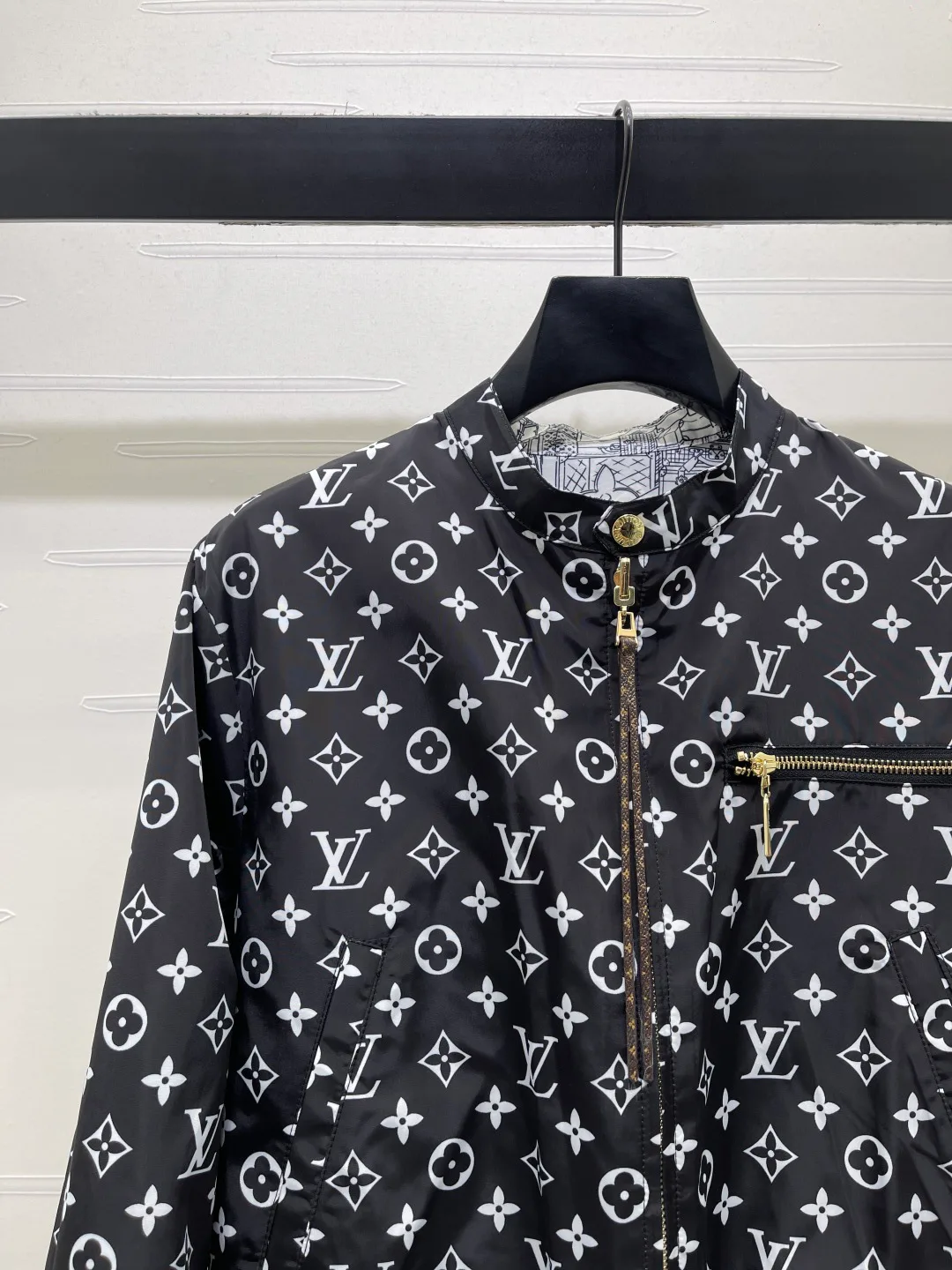 Куртки И Пуховики Женские Louis Vuitton 18038535