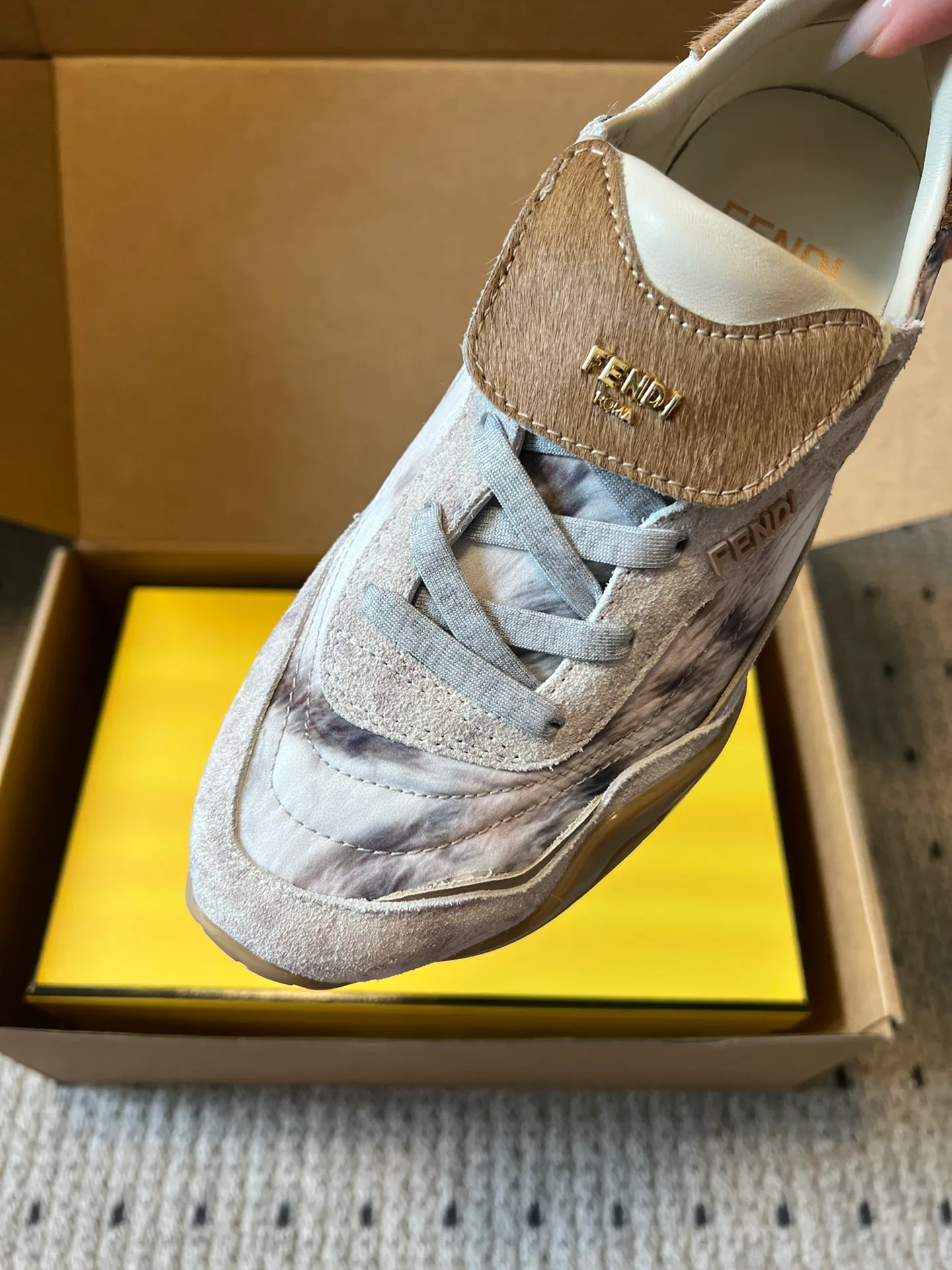 Кроссовки Женские Fendi 394101