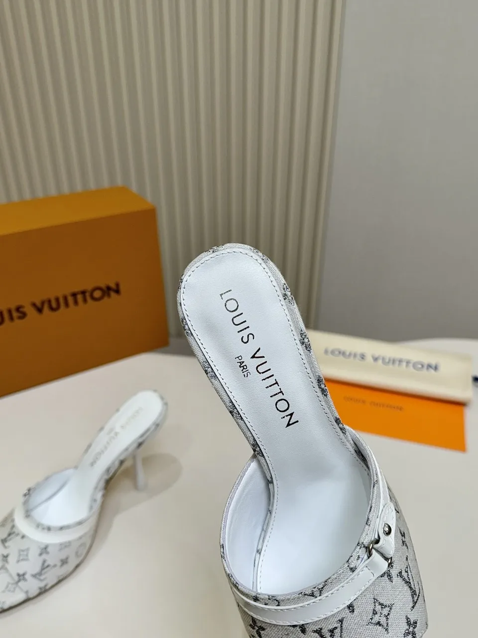 Босоножки Женские Louis Vuitton 52699