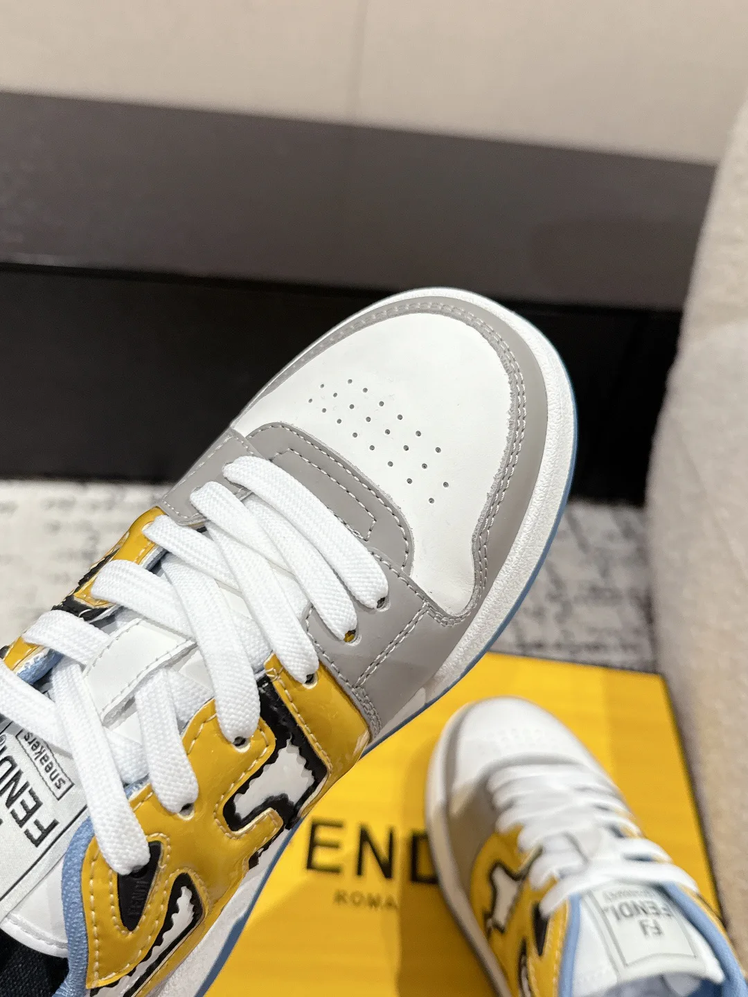 Кроссовки Женские Fendi 11567549