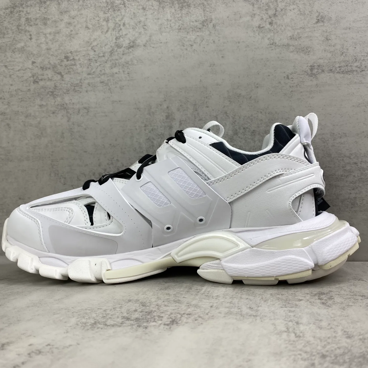 Кроссовки Женские Balenciaga 18743876