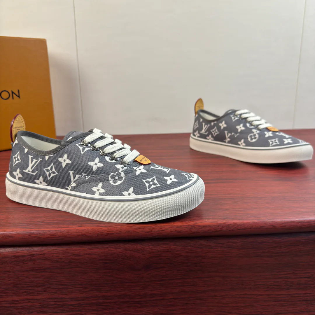 Кроссовки Мужские Louis Vuitton 18100537