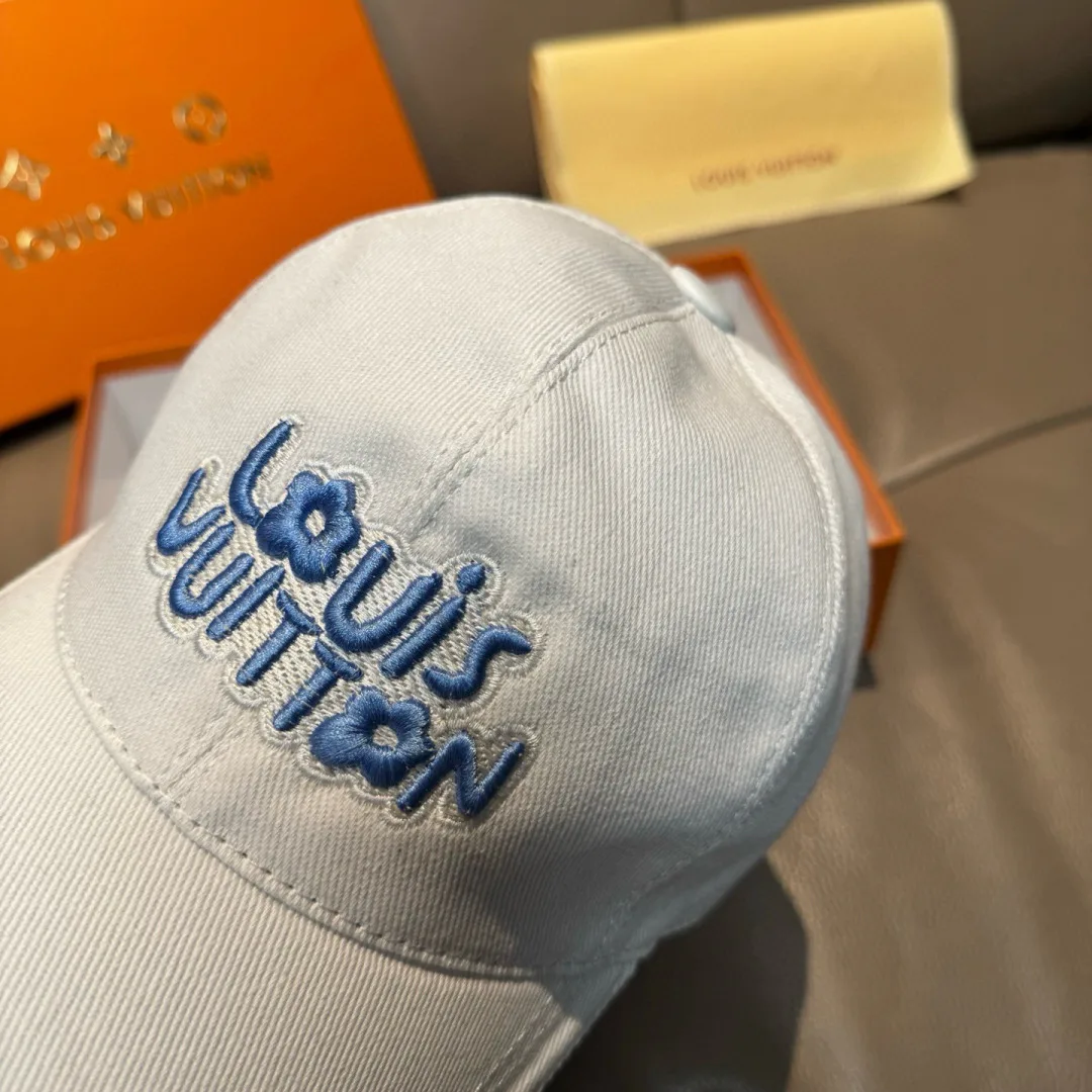 Головные Уборы Louis Vuitton 11529582