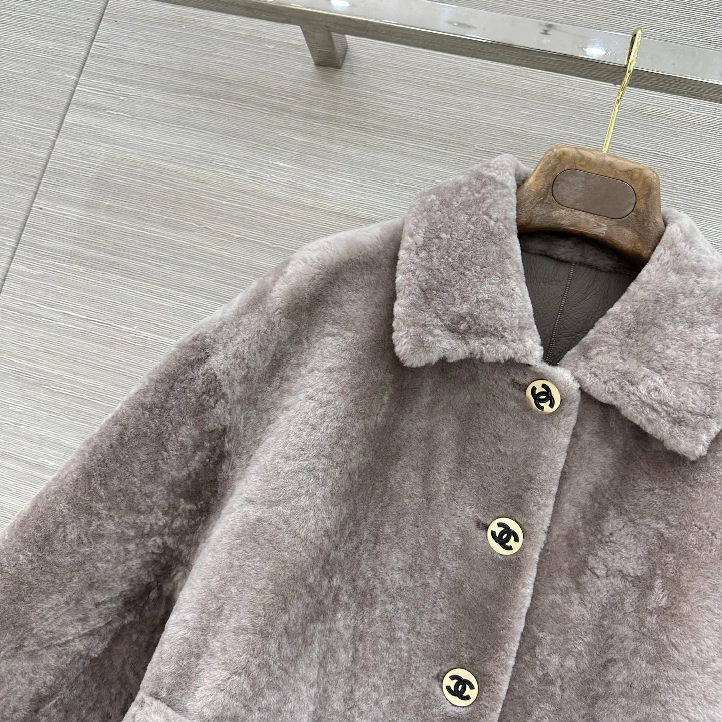 Кожаные Куртки И Дублёнки Женские Chanel 18230382