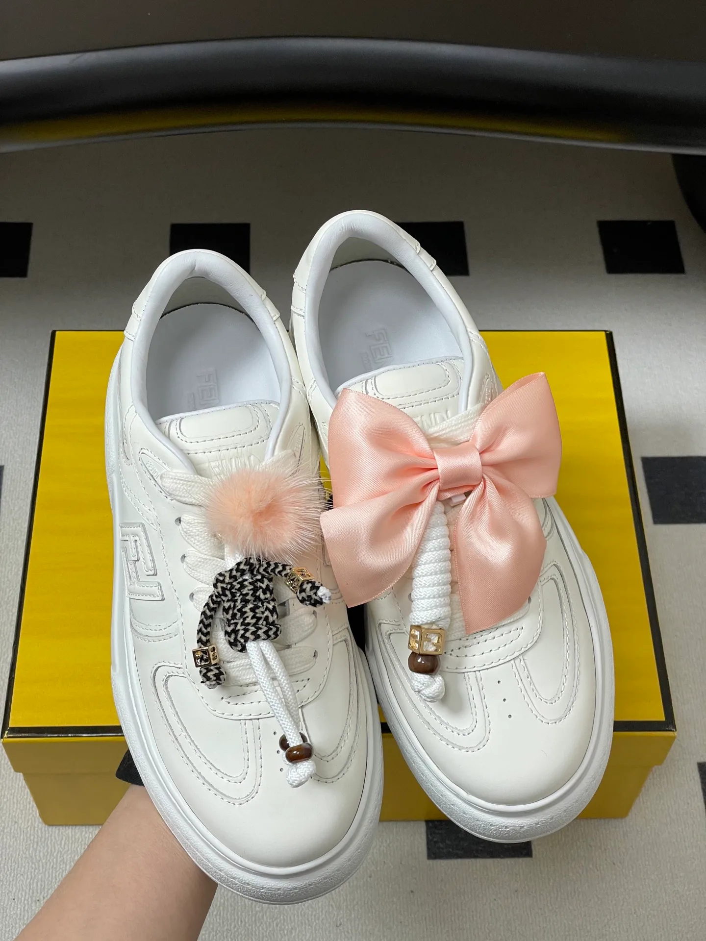Кроссовки Женские Fendi 18534374