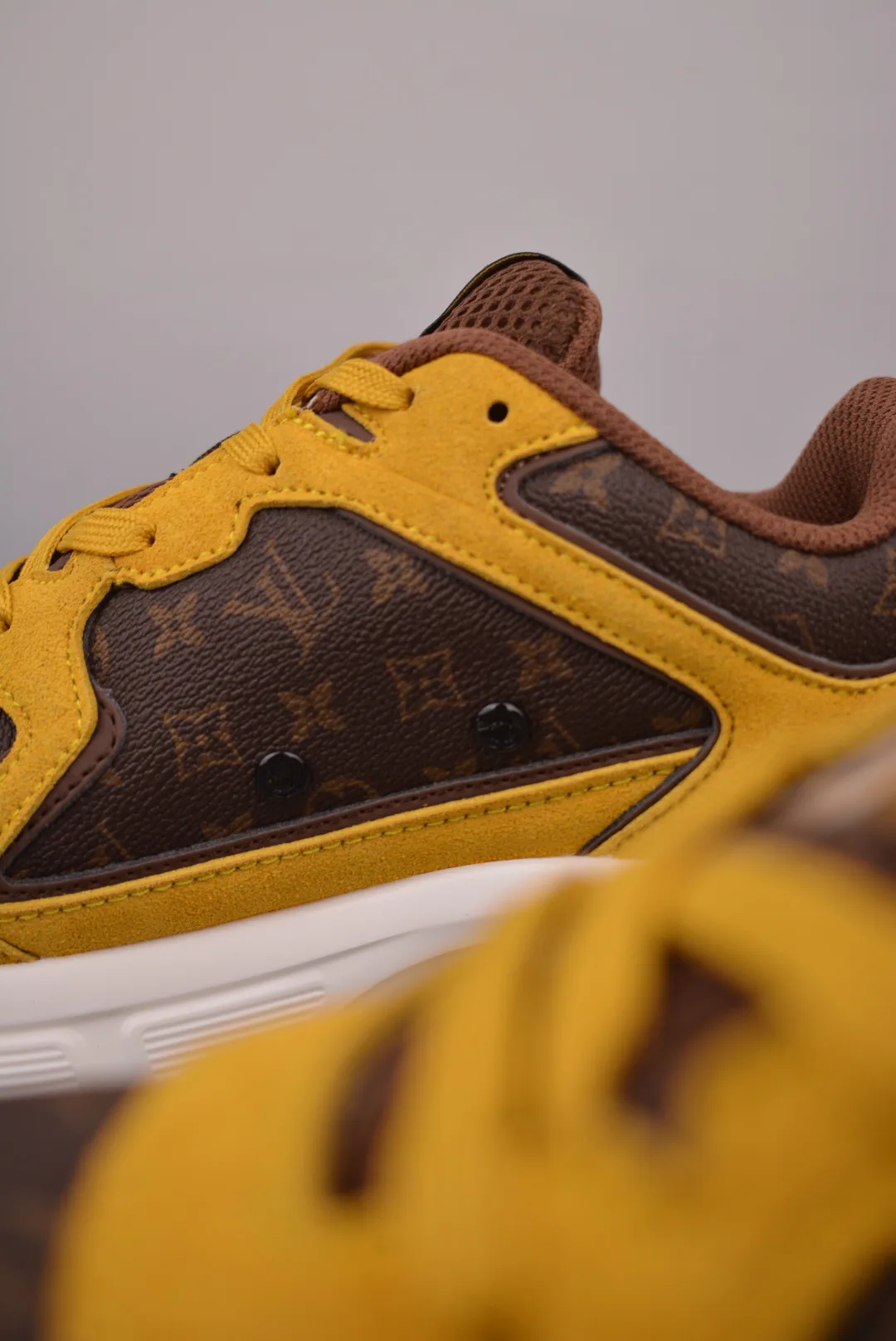 Кроссовки Женские Louis Vuitton 17429975