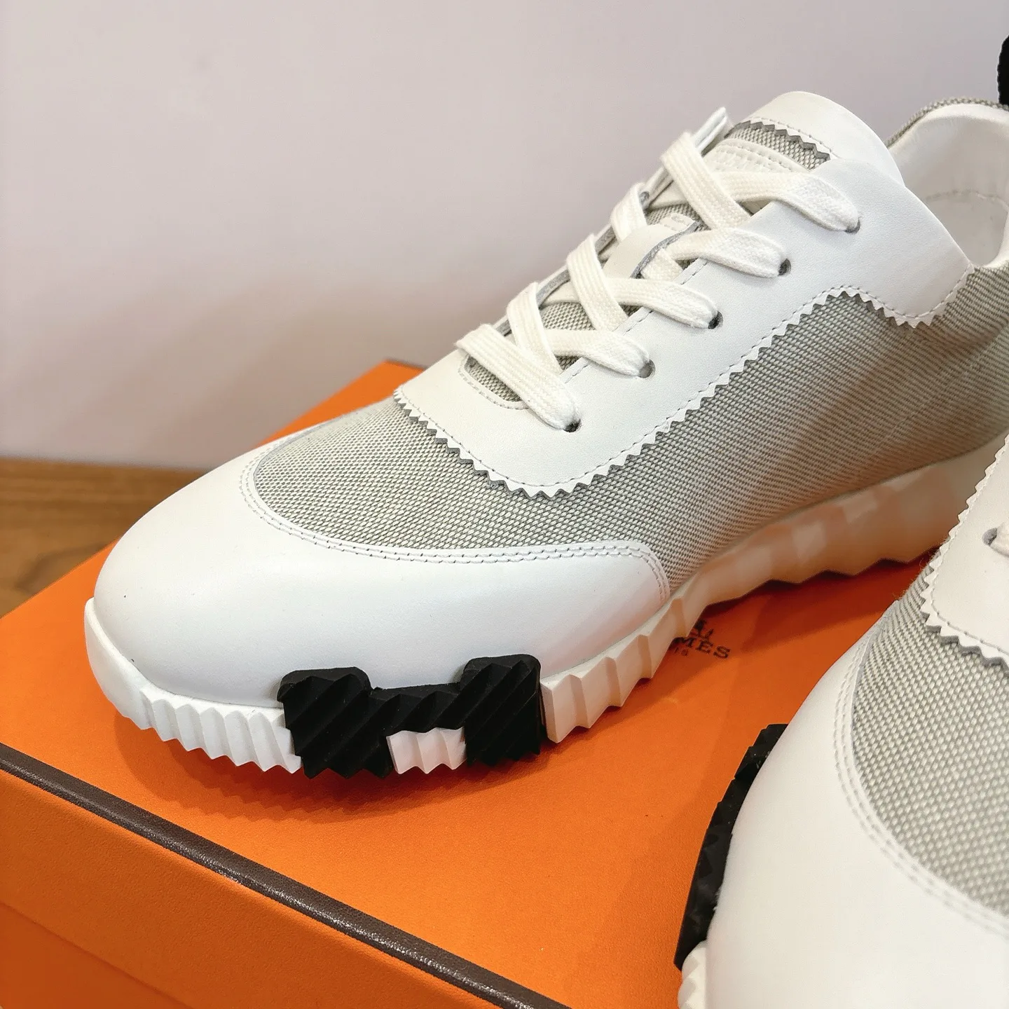 Кроссовки Женские Hermes 18729606