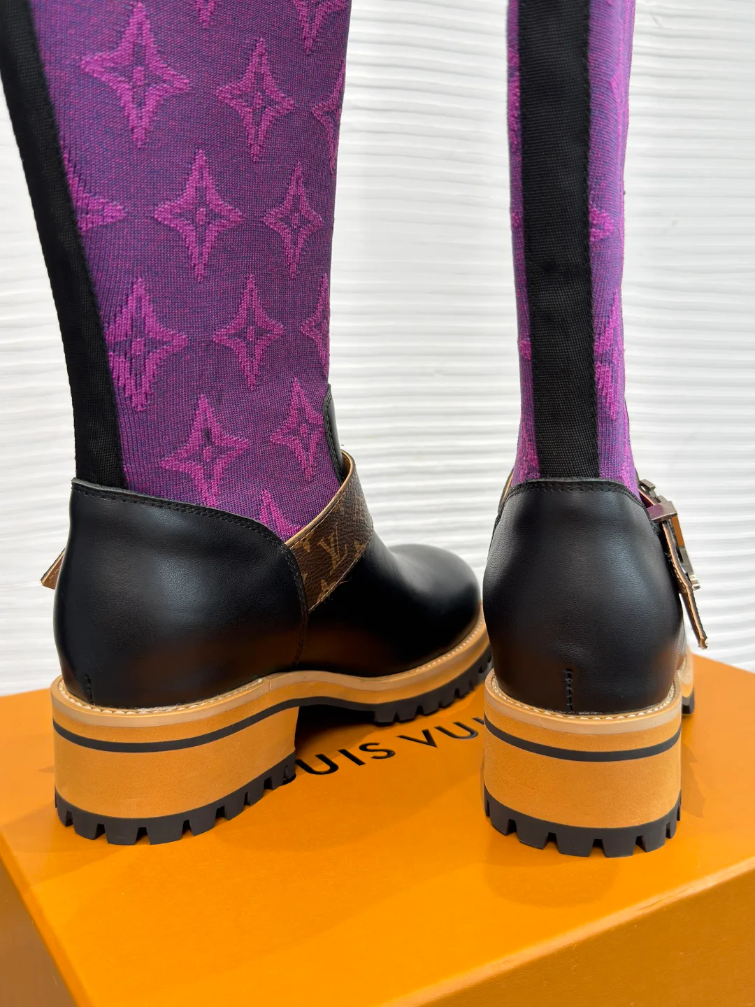 Сапоги Женские Louis Vuitton 18252052