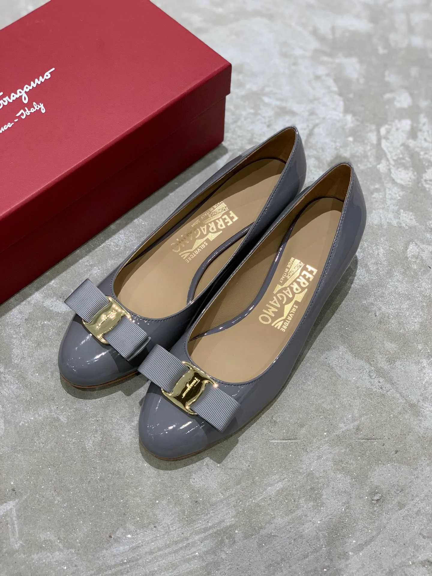 Балетки Женские Salvatore Ferragamo 18340672