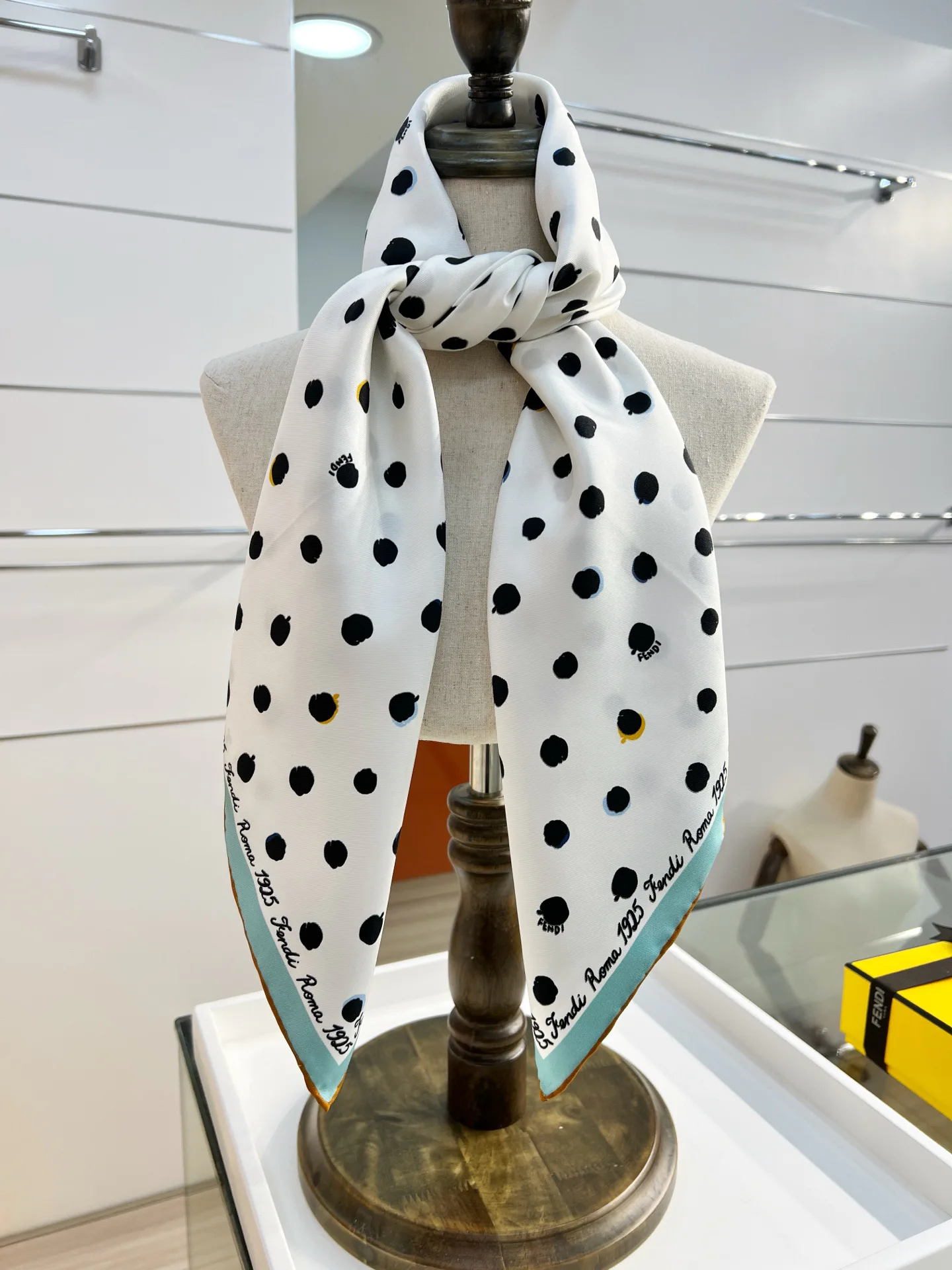 Шарфы Fendi 1960755