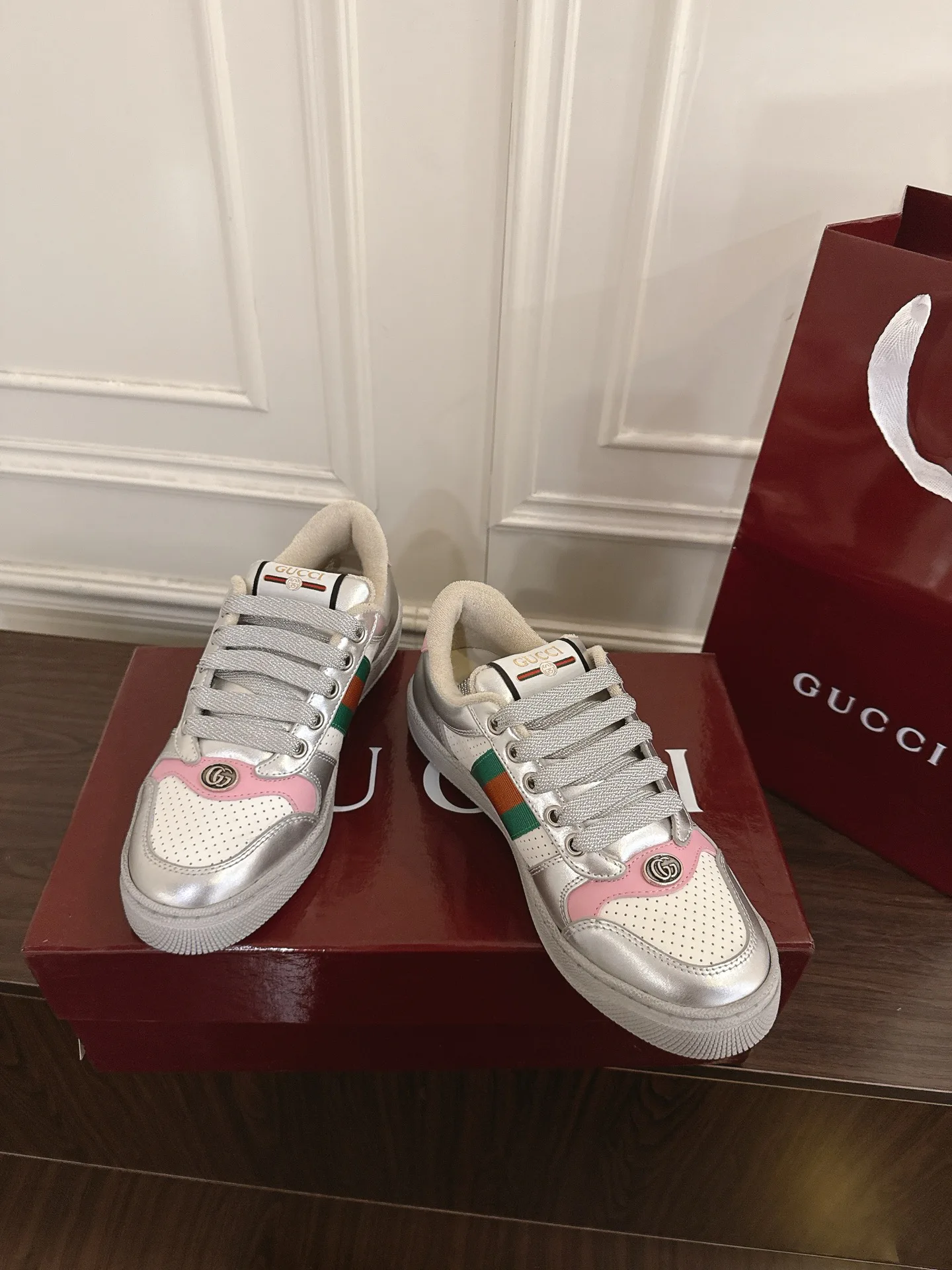 Кроссовки Женские Gucci 18889292