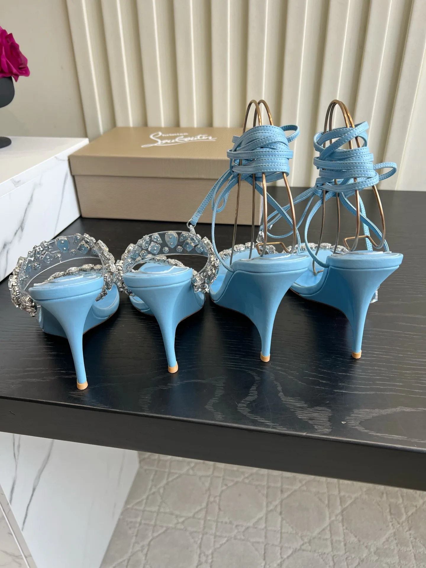 Босоножки Женские Christian Louboutin 18614260