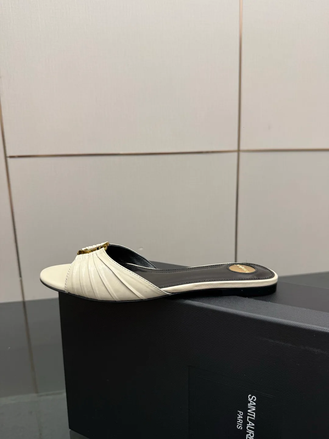 Шлепанцы Женские Saint Laurent 11682312