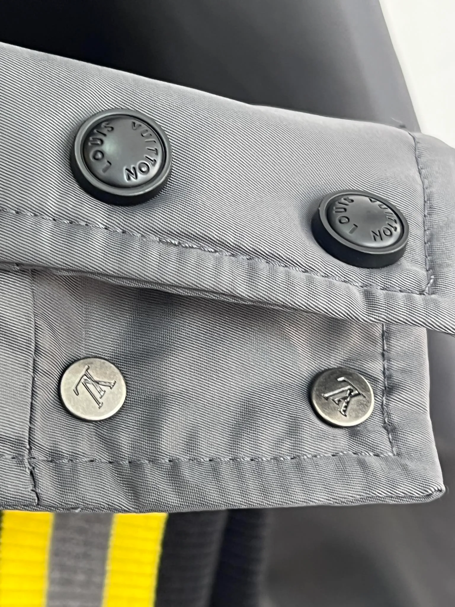 Куртки И Пуховики Женские Louis Vuitton 12842565