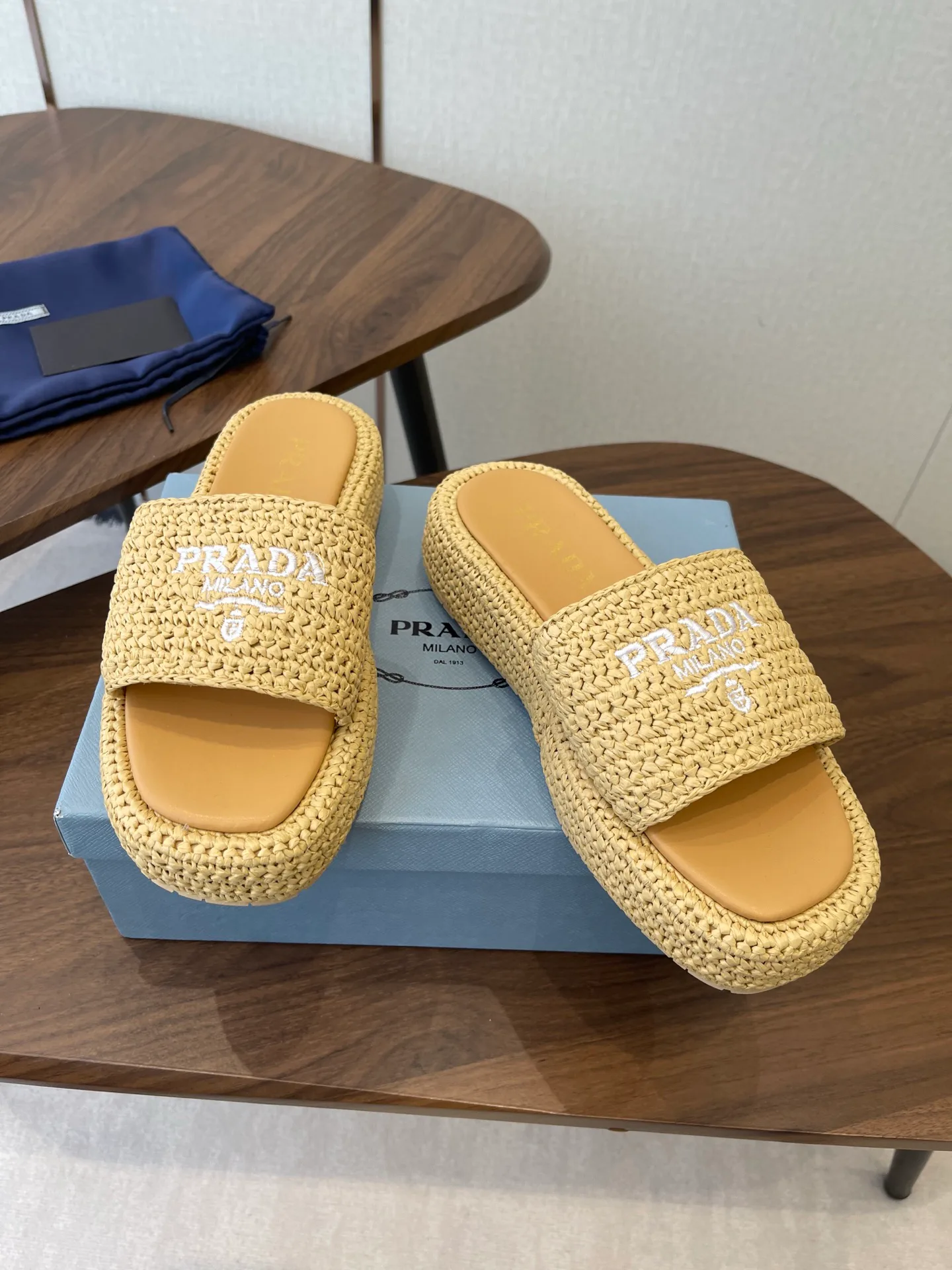 Шлепанцы Женские Prada 11528013