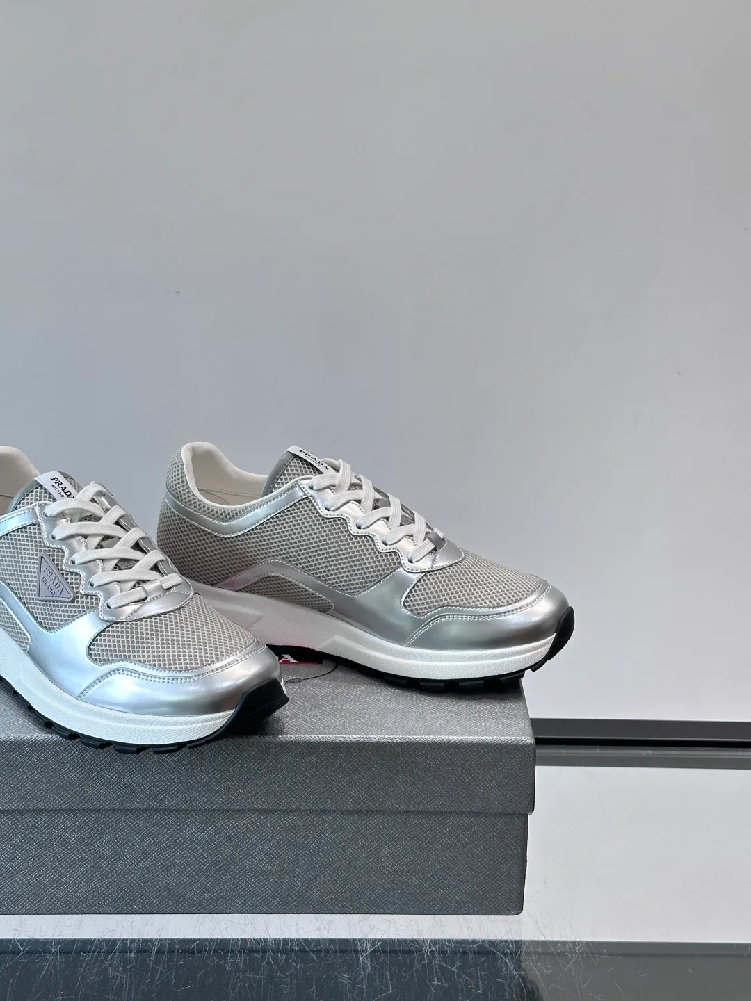 Кроссовки Женские Prada 17349410