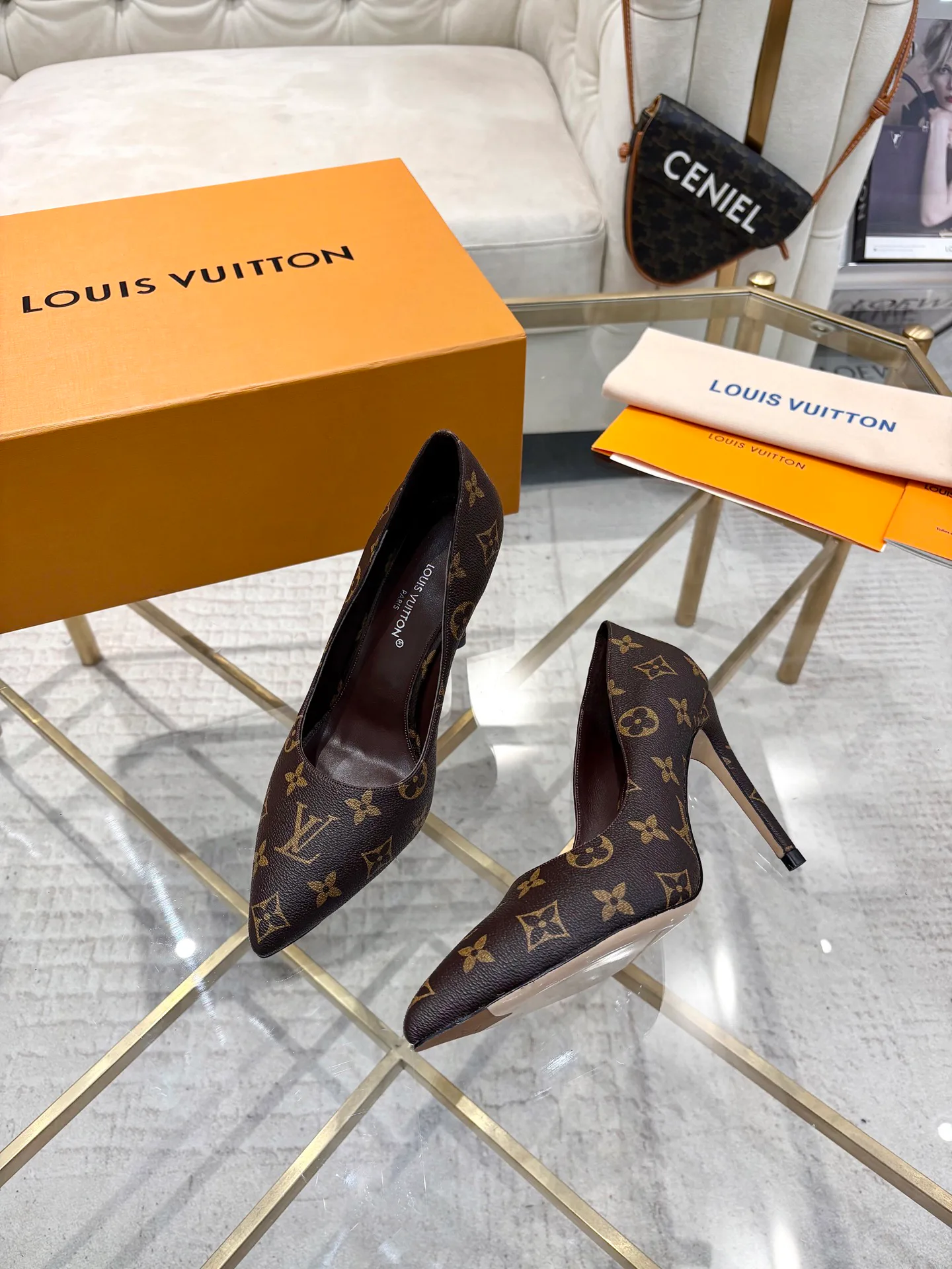 Туфли Женские Louis Vuitton 18740830