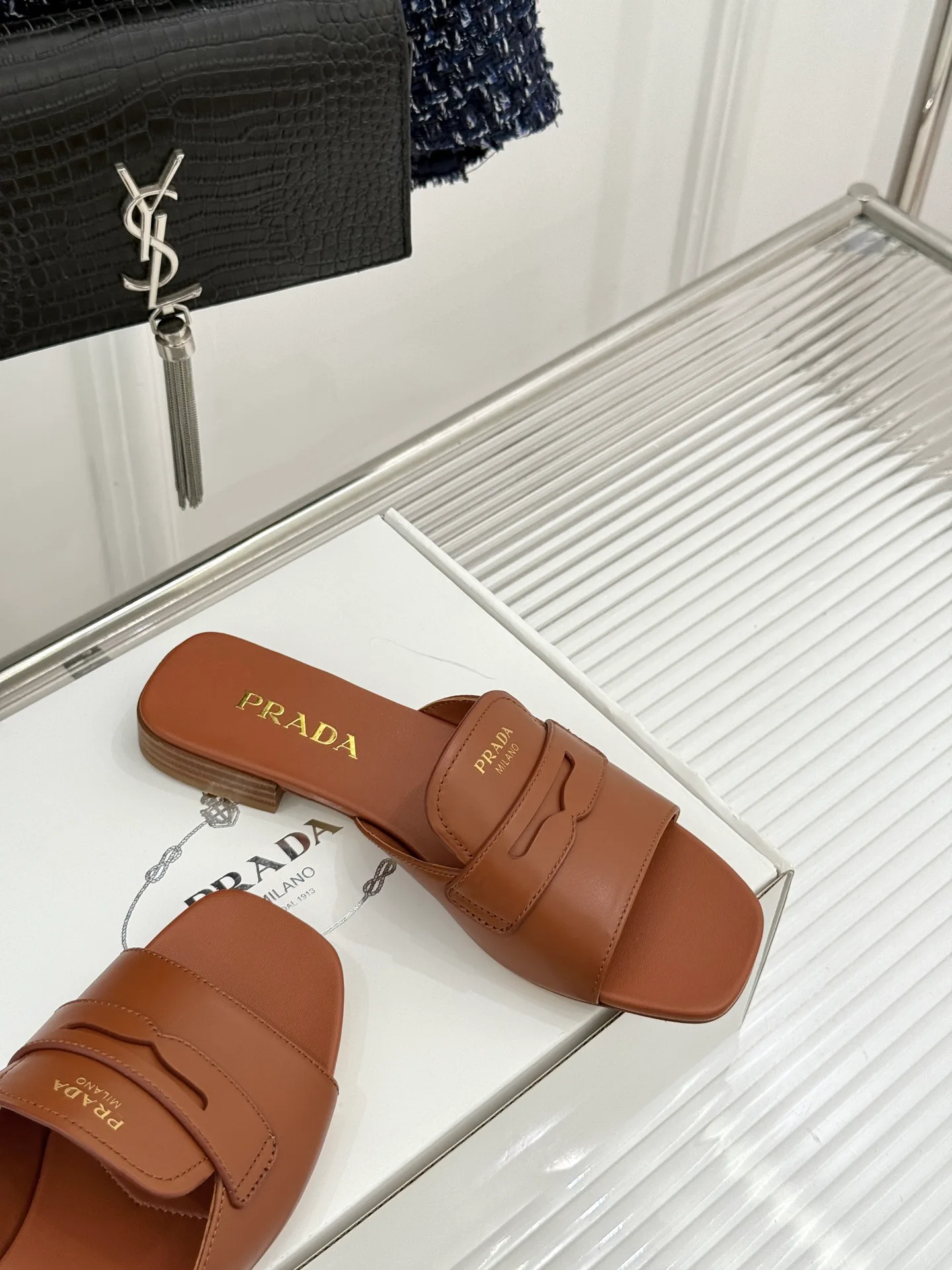 Шлепанцы Женские Prada 12632989