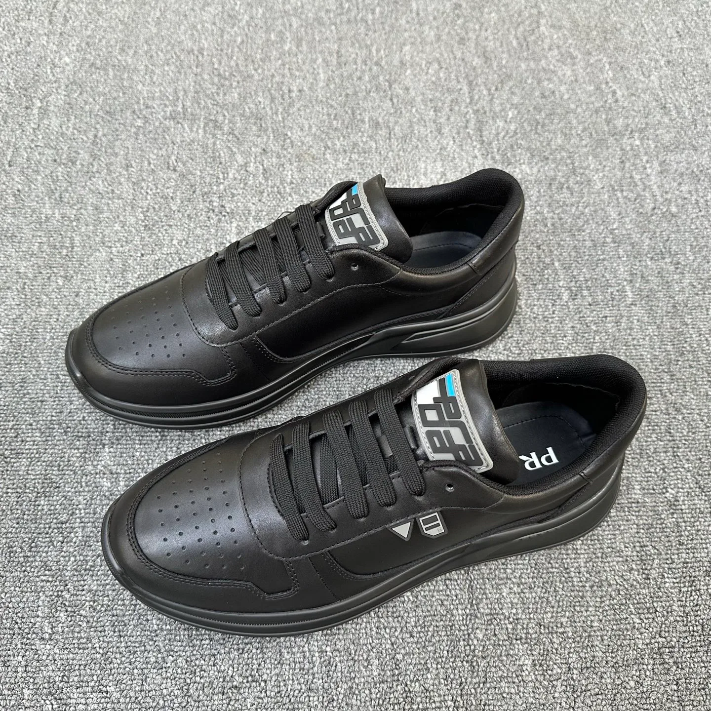 Кроссовки Мужские Prada 18076339