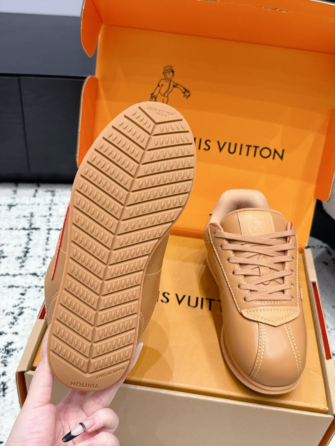 Кроссовки Женские Louis Vuitton 18406489