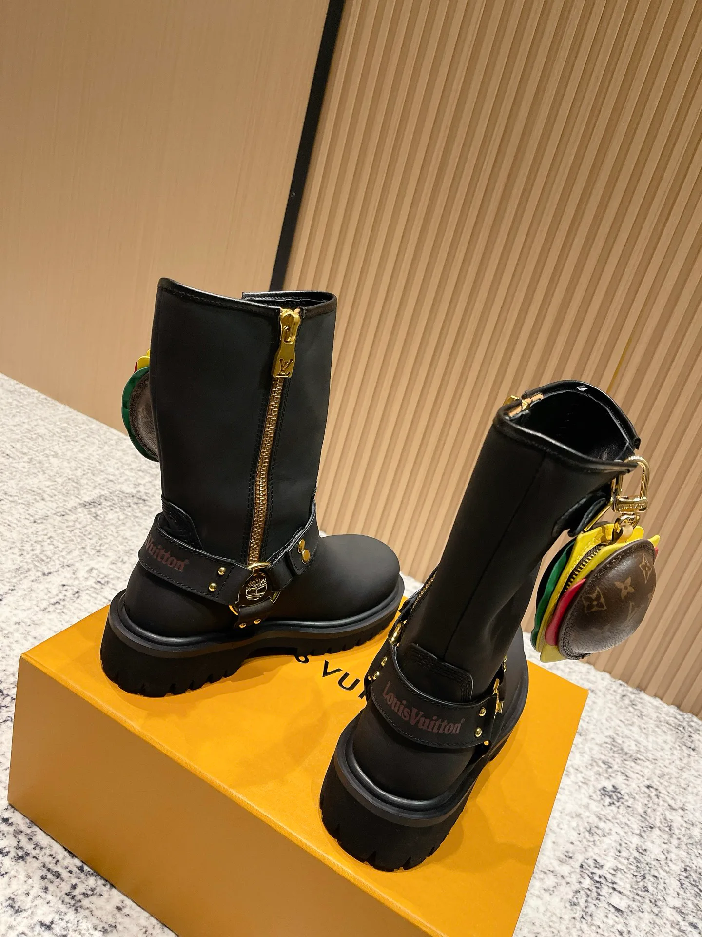 Ботинки Женские Louis Vuitton 18618956