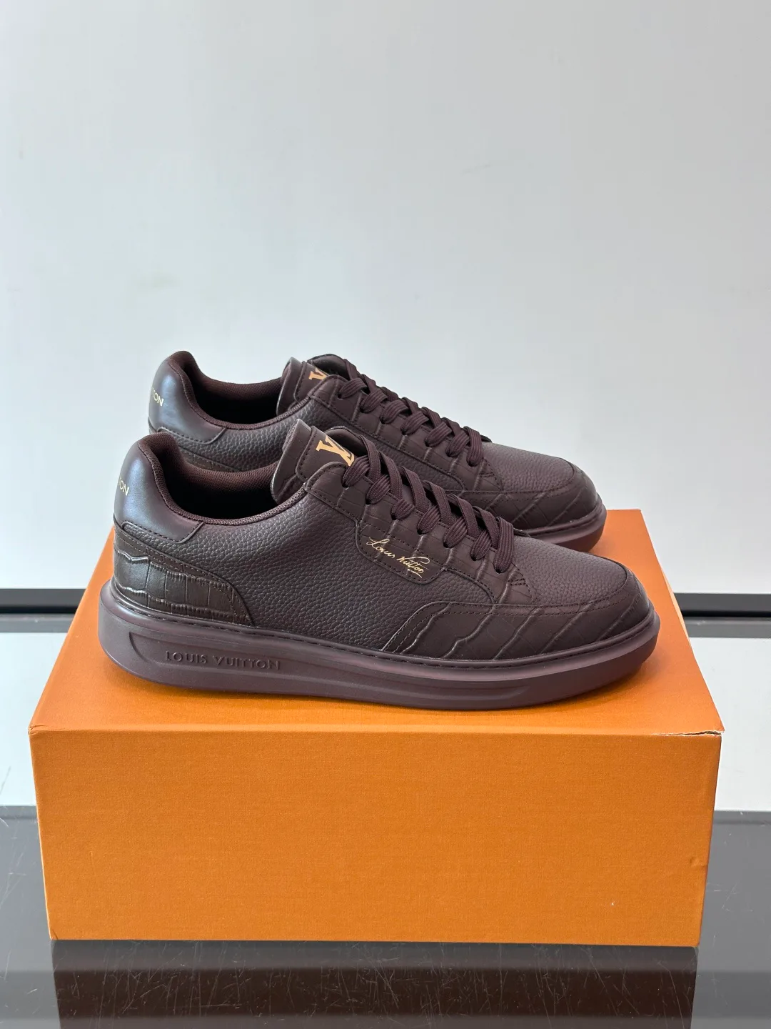 Кроссовки Женские Louis Vuitton 18400575
