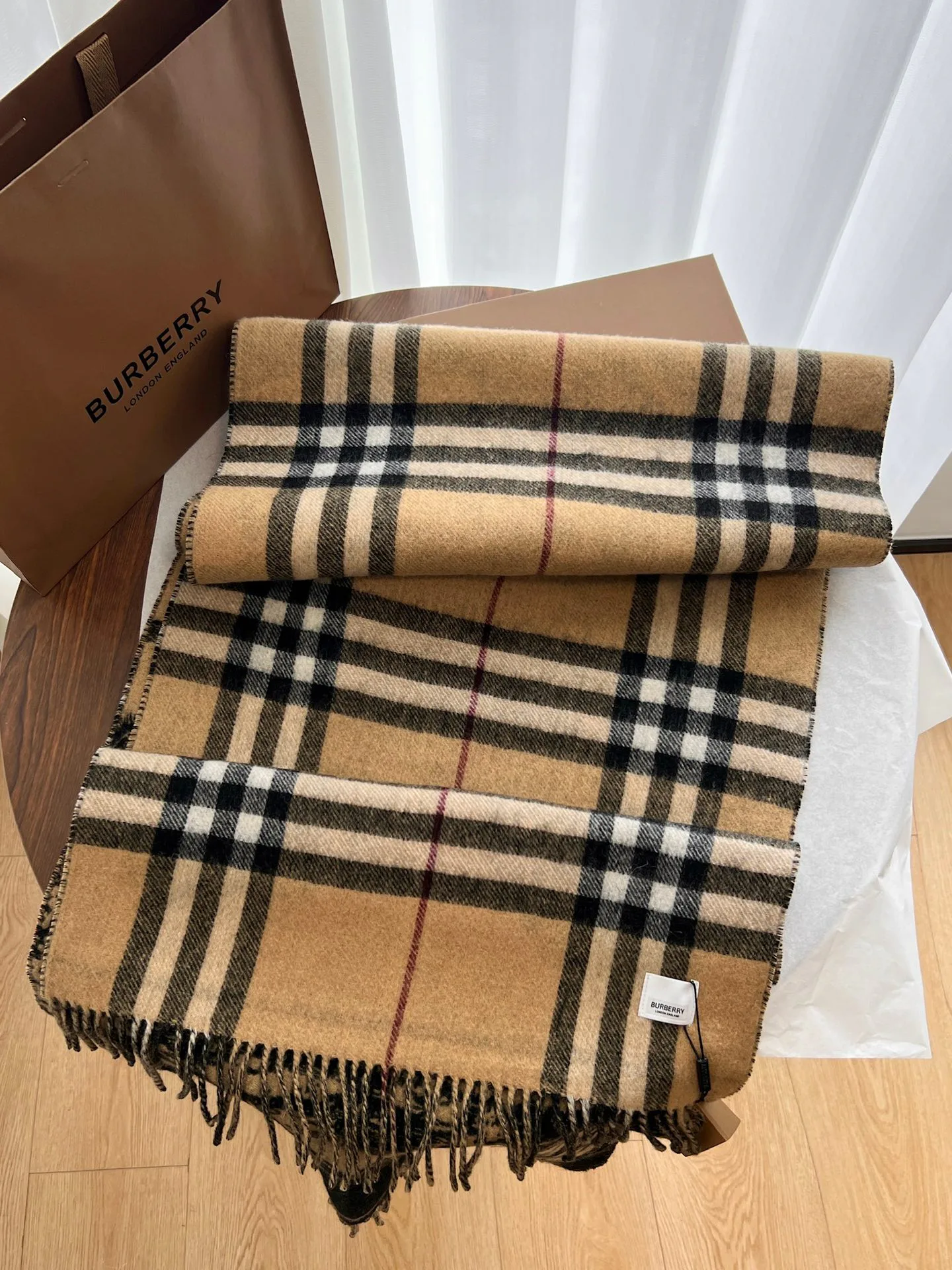 Шарфы Burberry 18659666