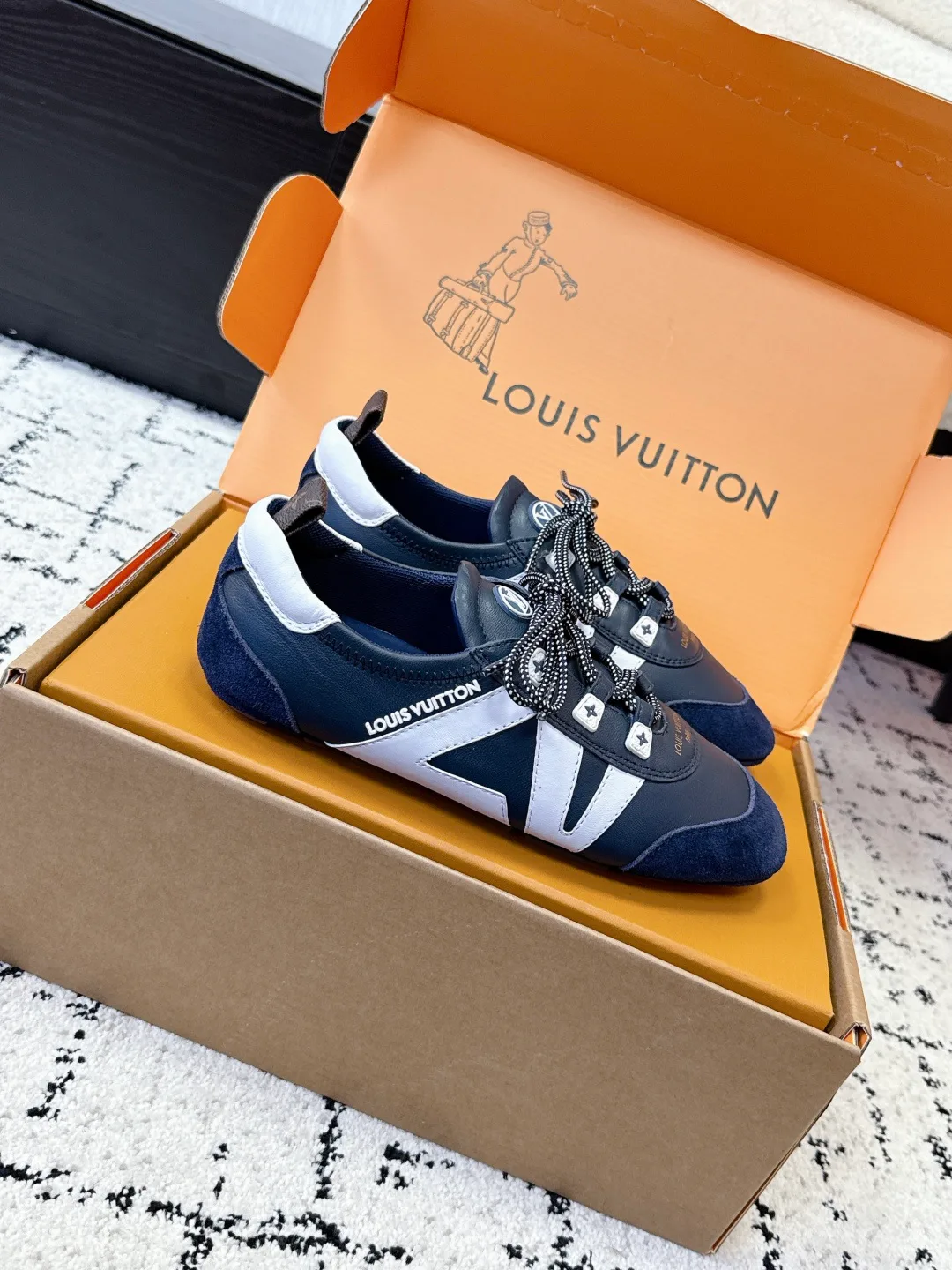 Кроссовки Женские Louis Vuitton 2471105