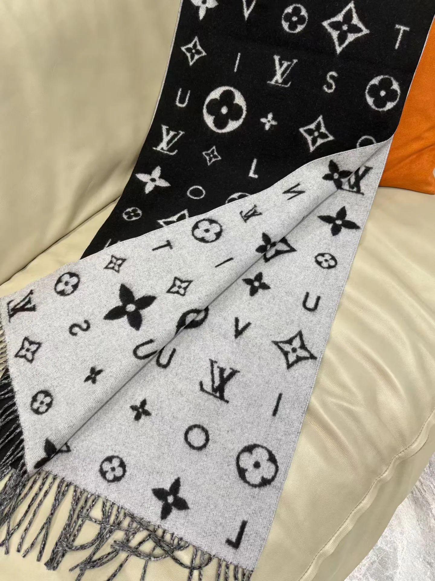 Шарфы Louis Vuitton 18426916
