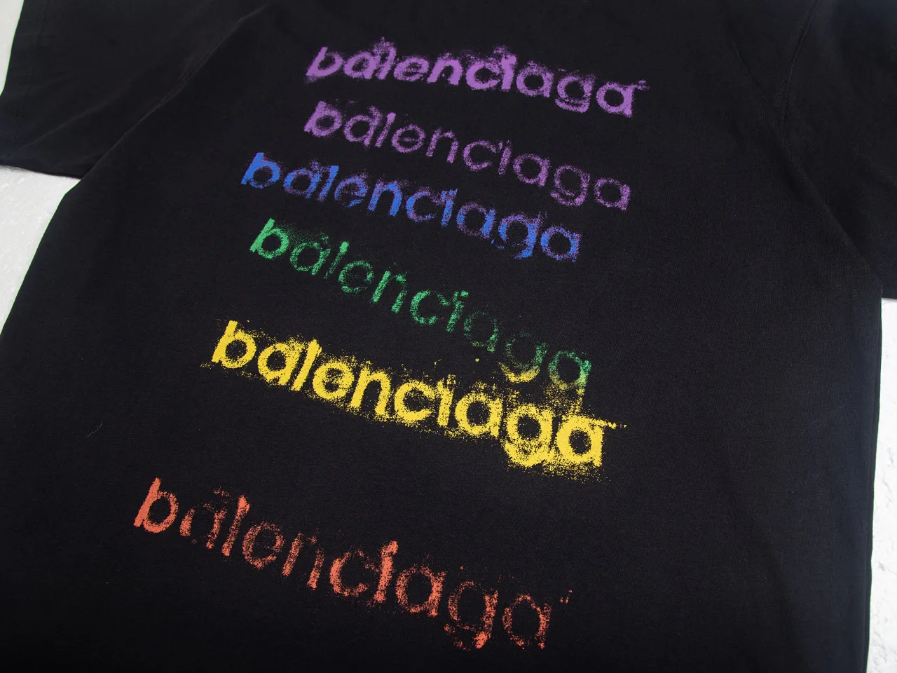 Футболки Женские Balenciaga 18042351