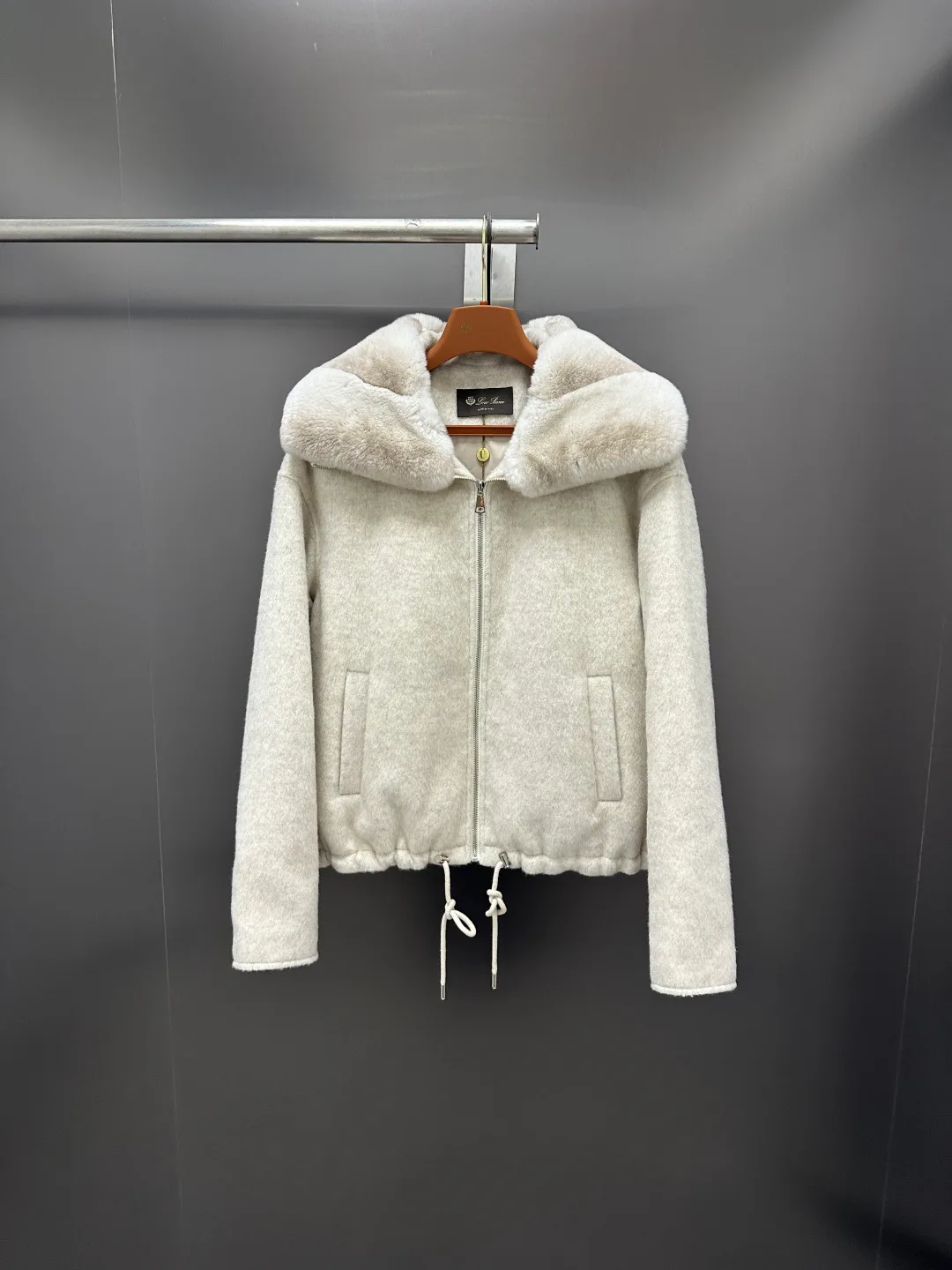 Куртки И Пуховики Женские Loro Piana 18702452