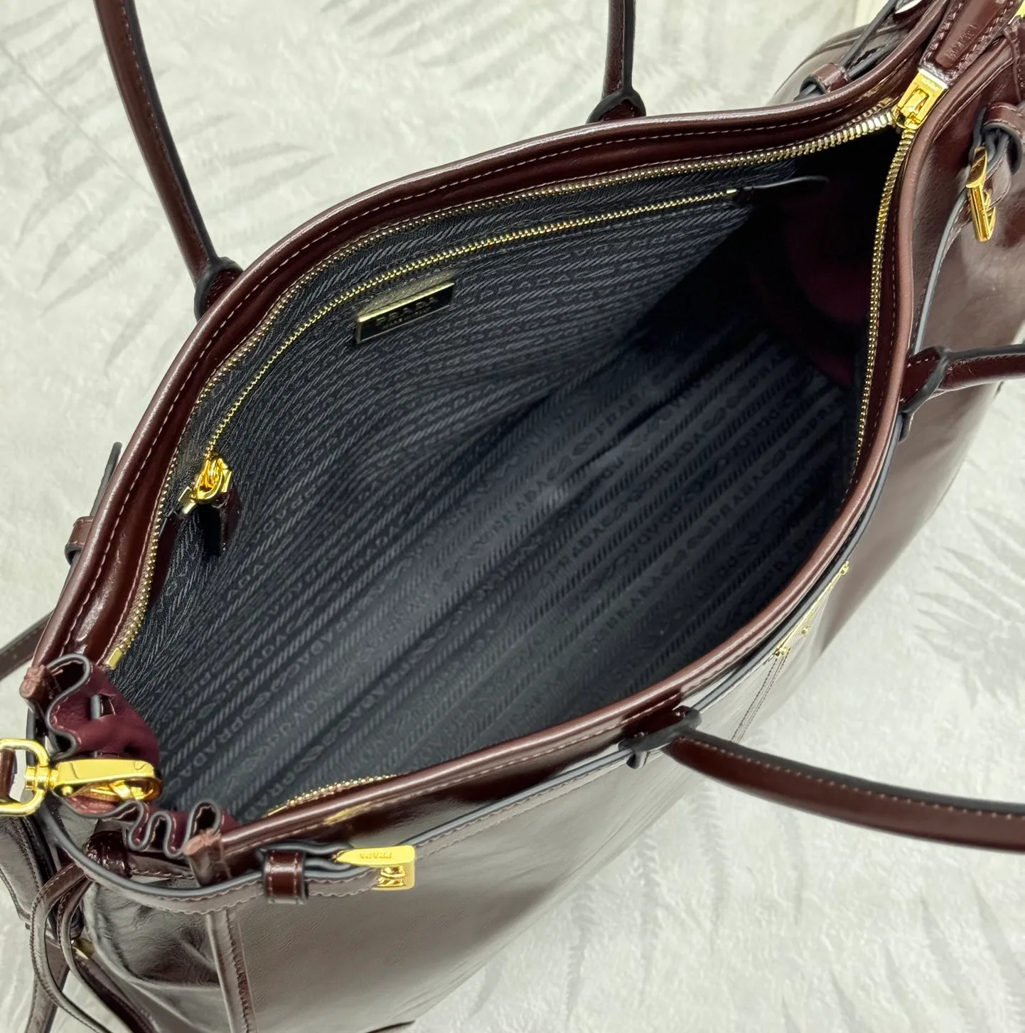 Классические Сумки Женские Prada 11462561