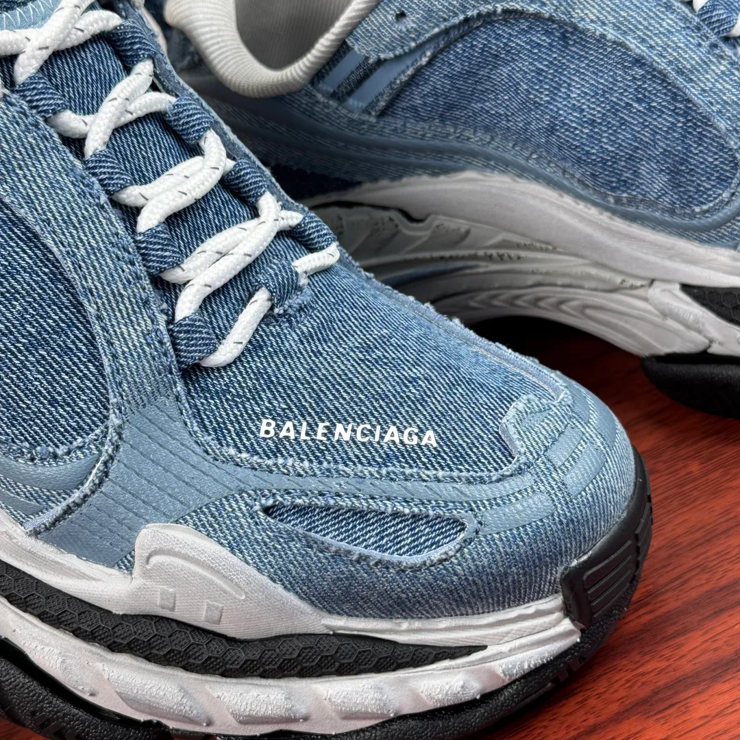 Кроссовки Женские Balenciaga 18230795
