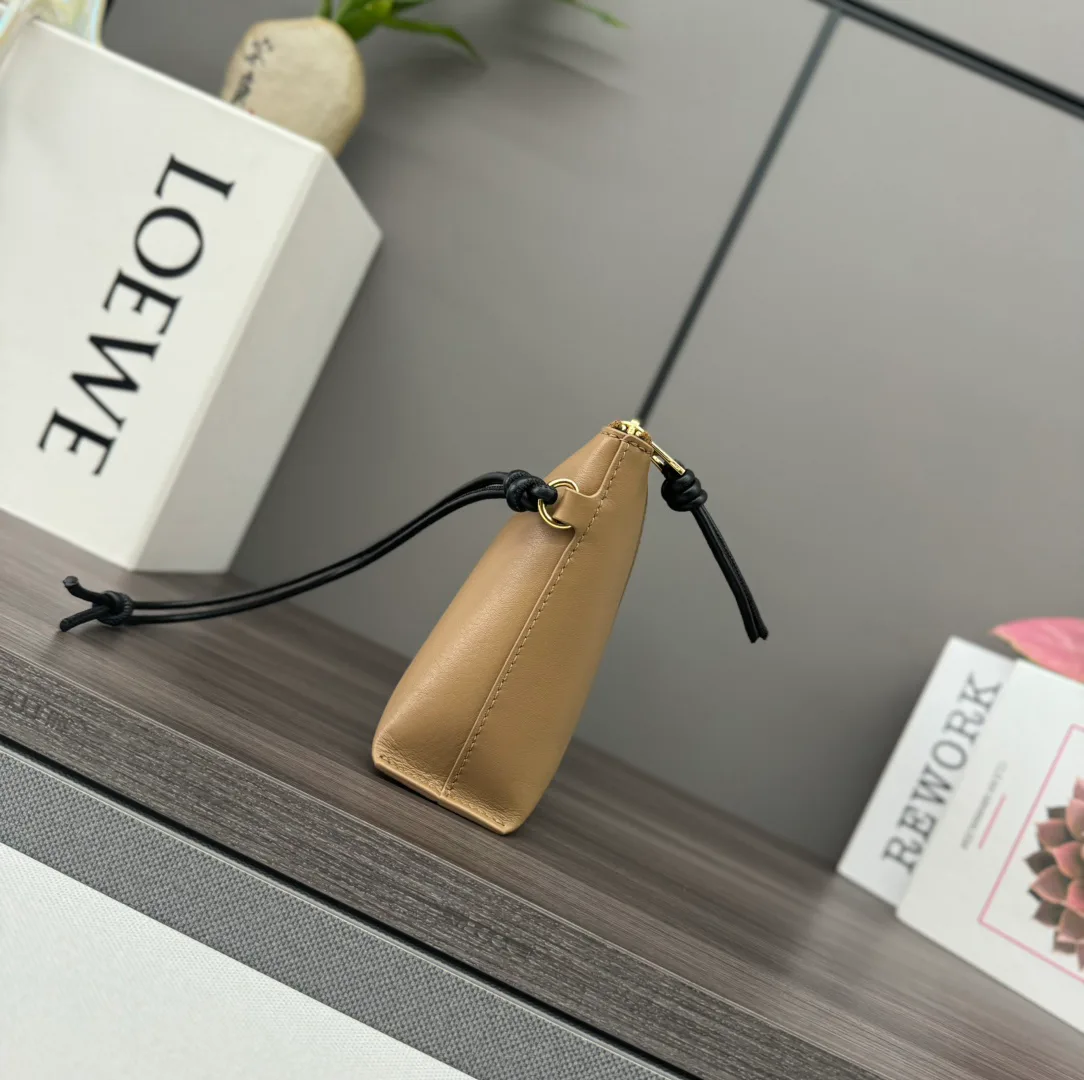 Клатчи Женские Loewe 18116464