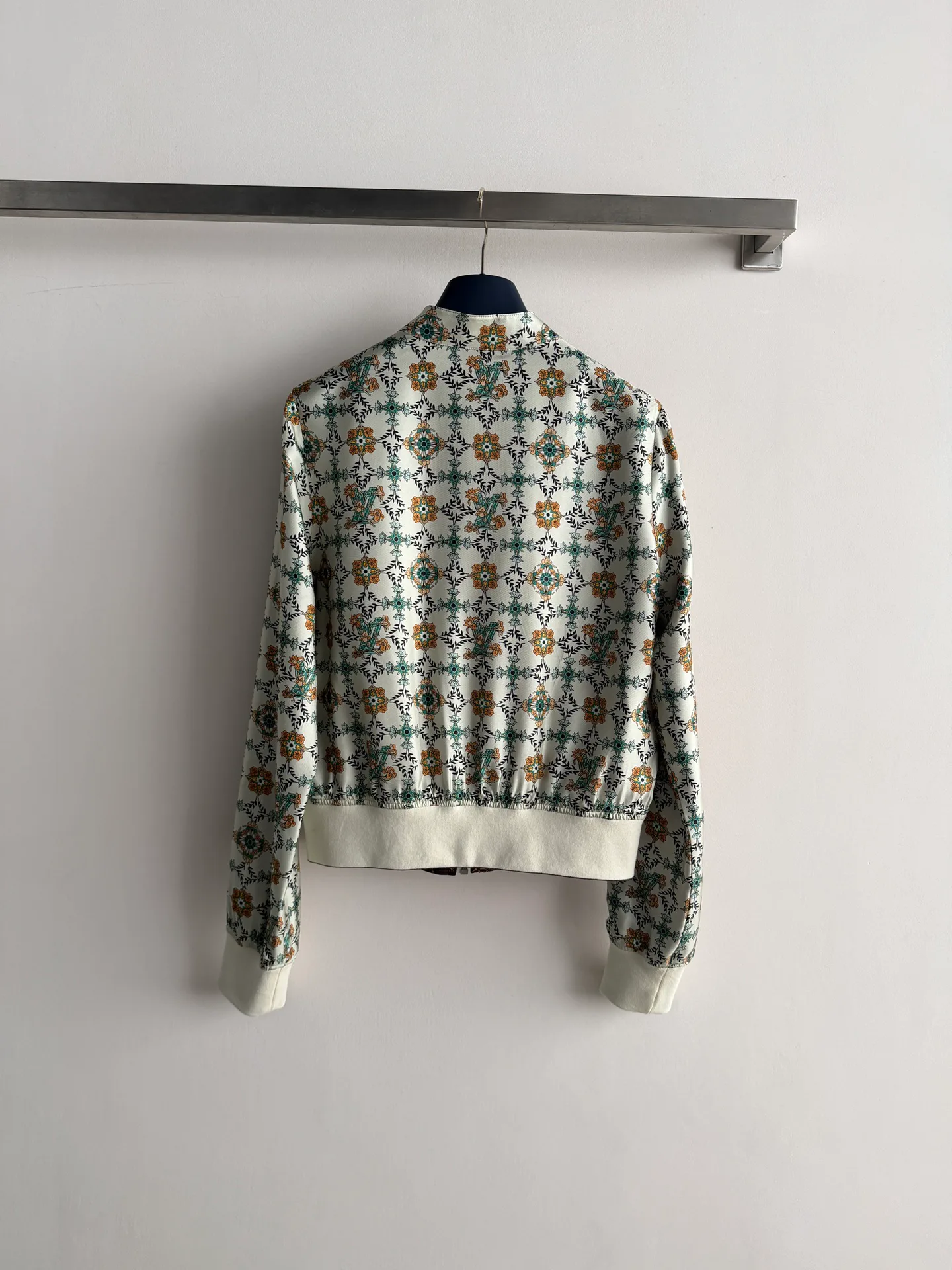 Куртки И Пуховики Женские Louis Vuitton 17307665